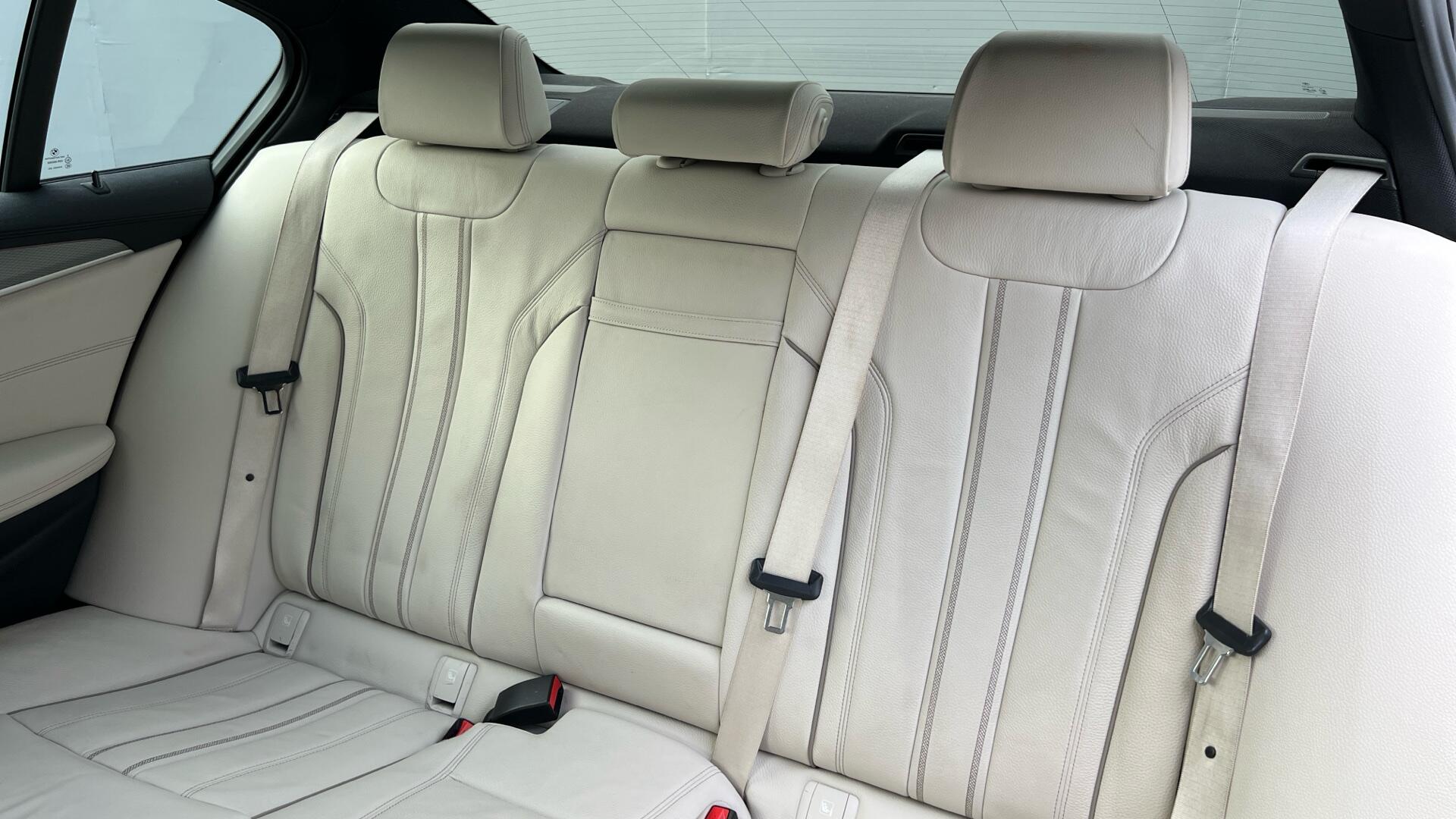 BMW 5 Series view 12