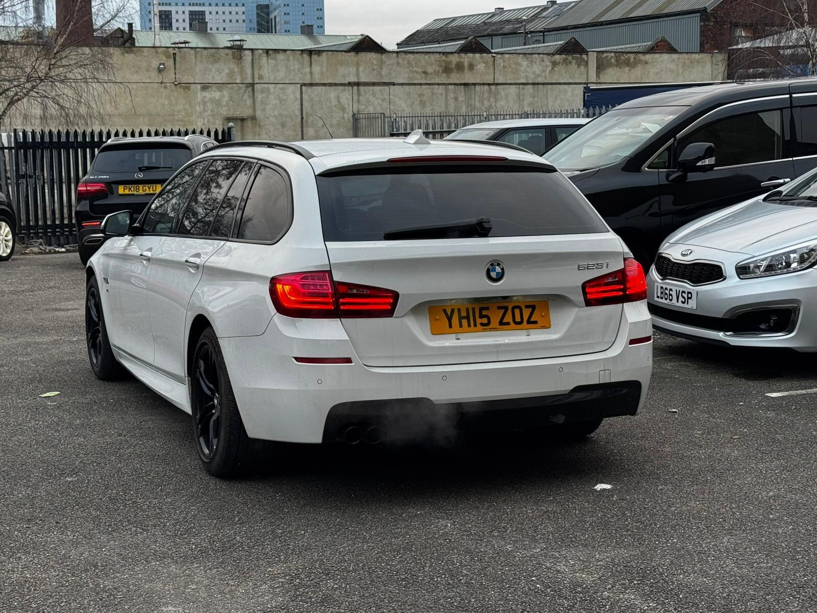 BMW 5 Series view 4