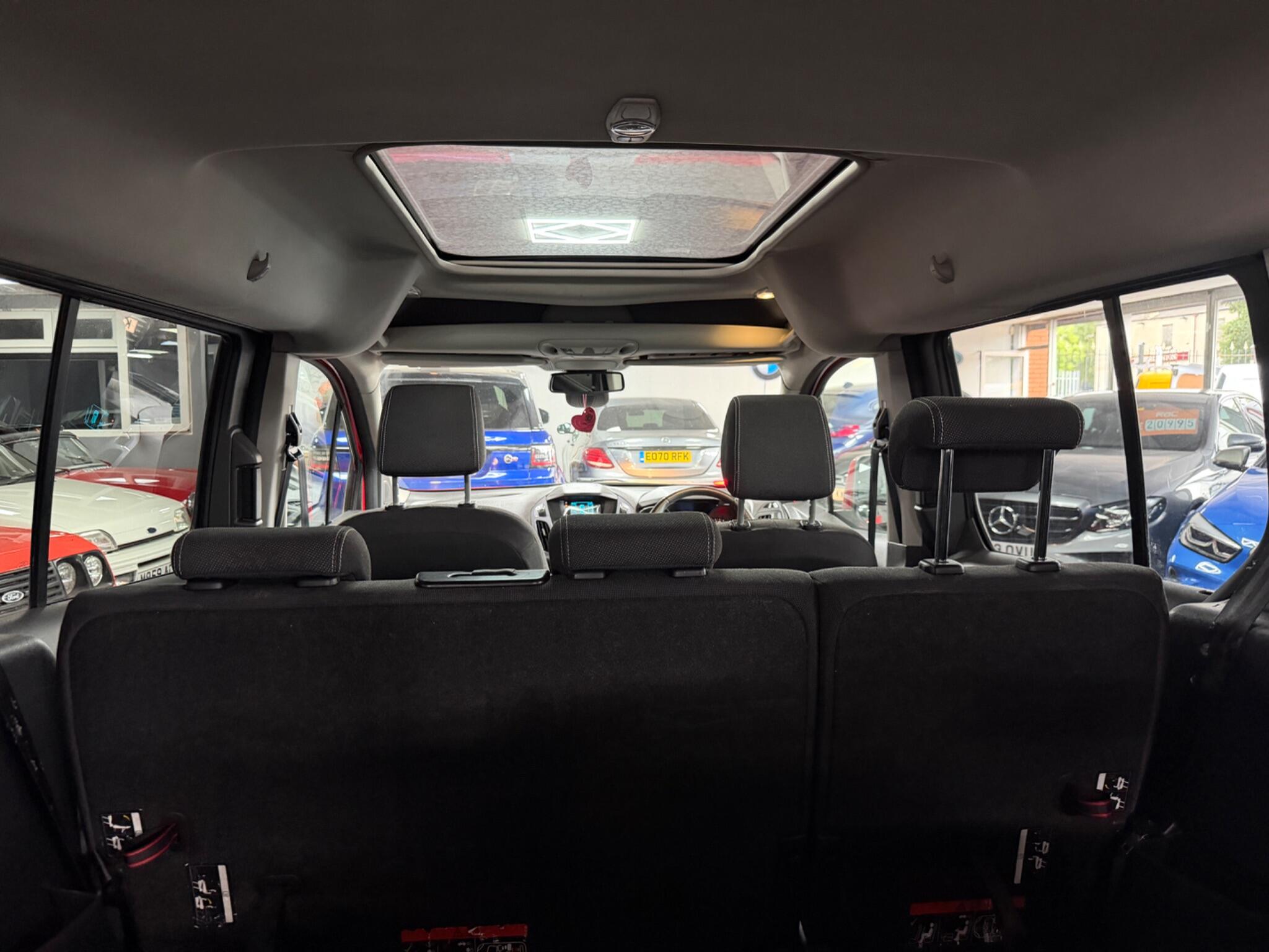 Ford Grand Tourneo Connect view 18