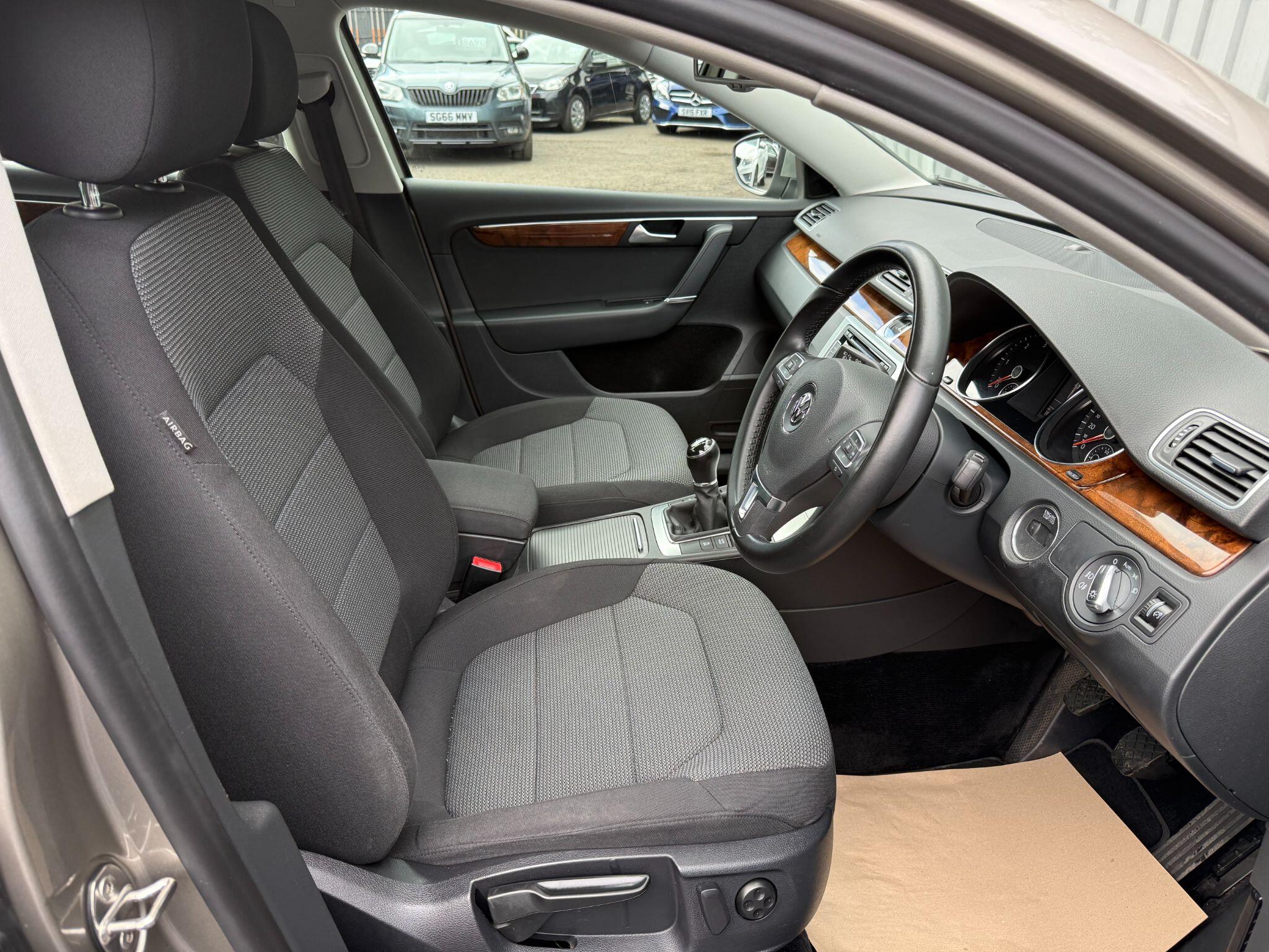 Volkswagen Passat view 15