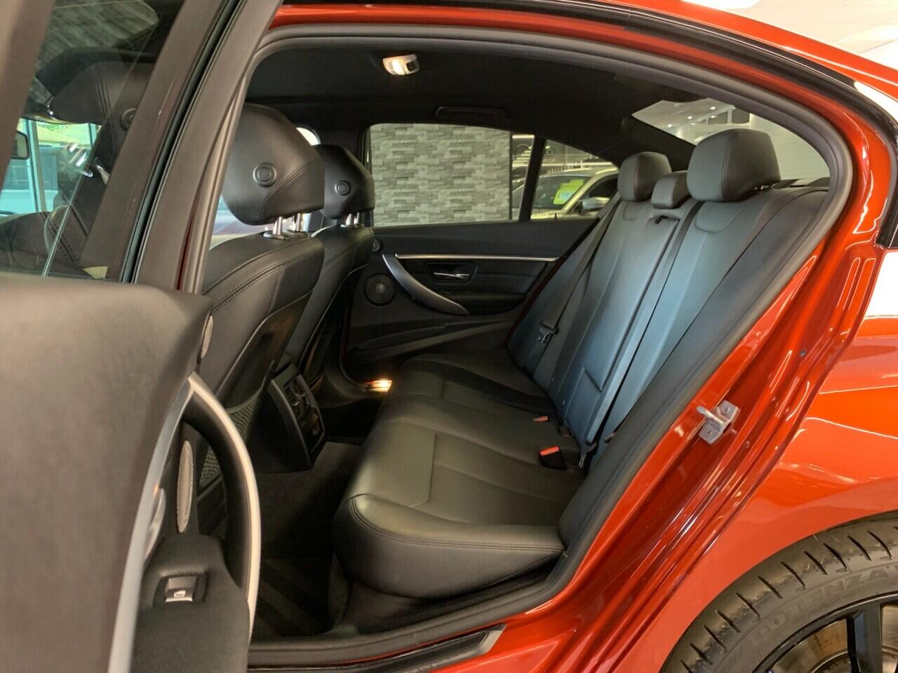 BMW 3 Series view 27