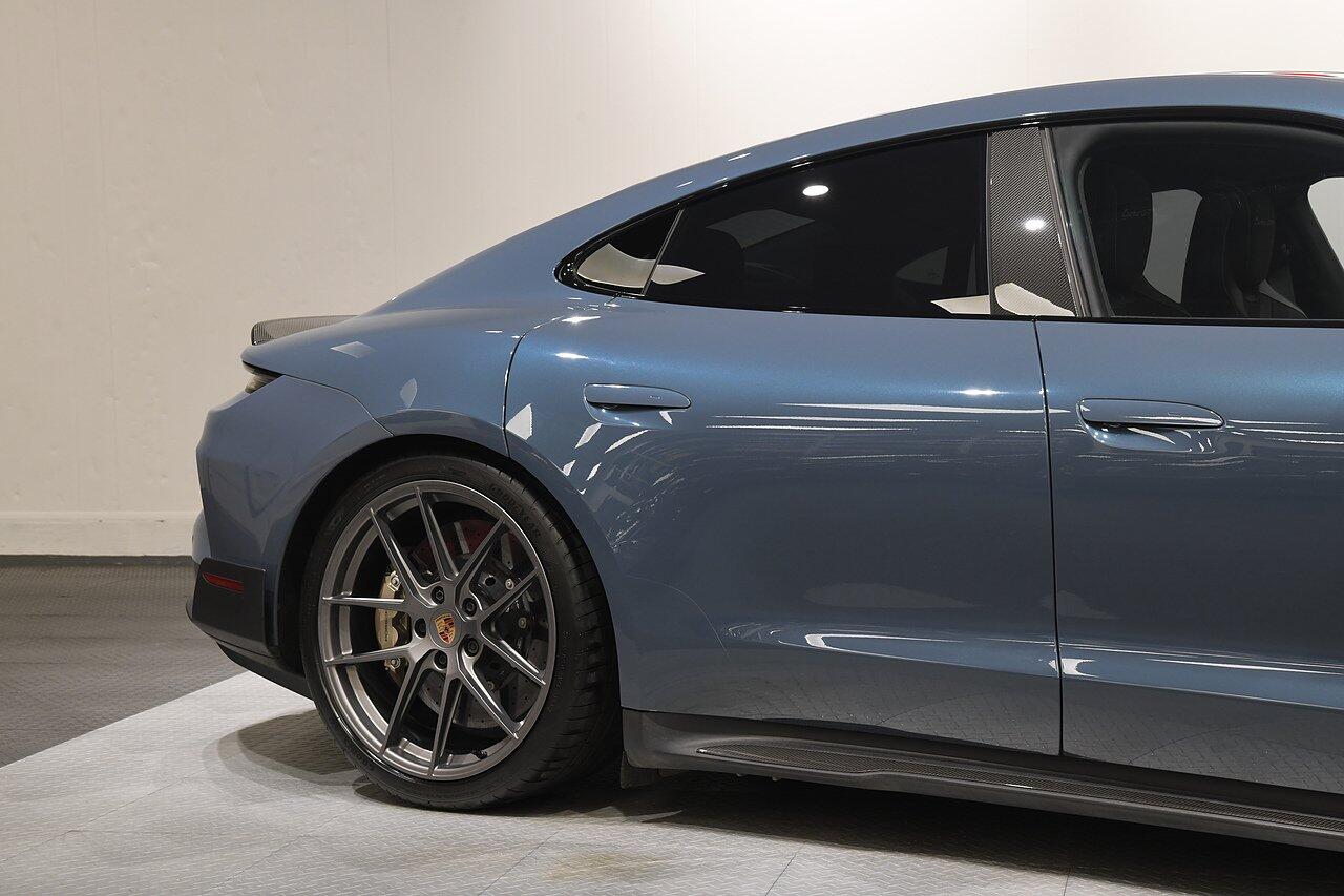 Porsche Taycan view 51
