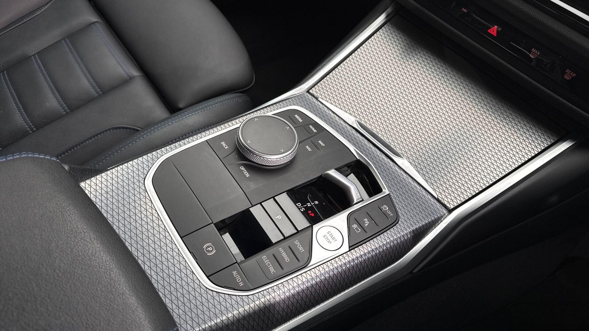 BMW 3 Series view 10