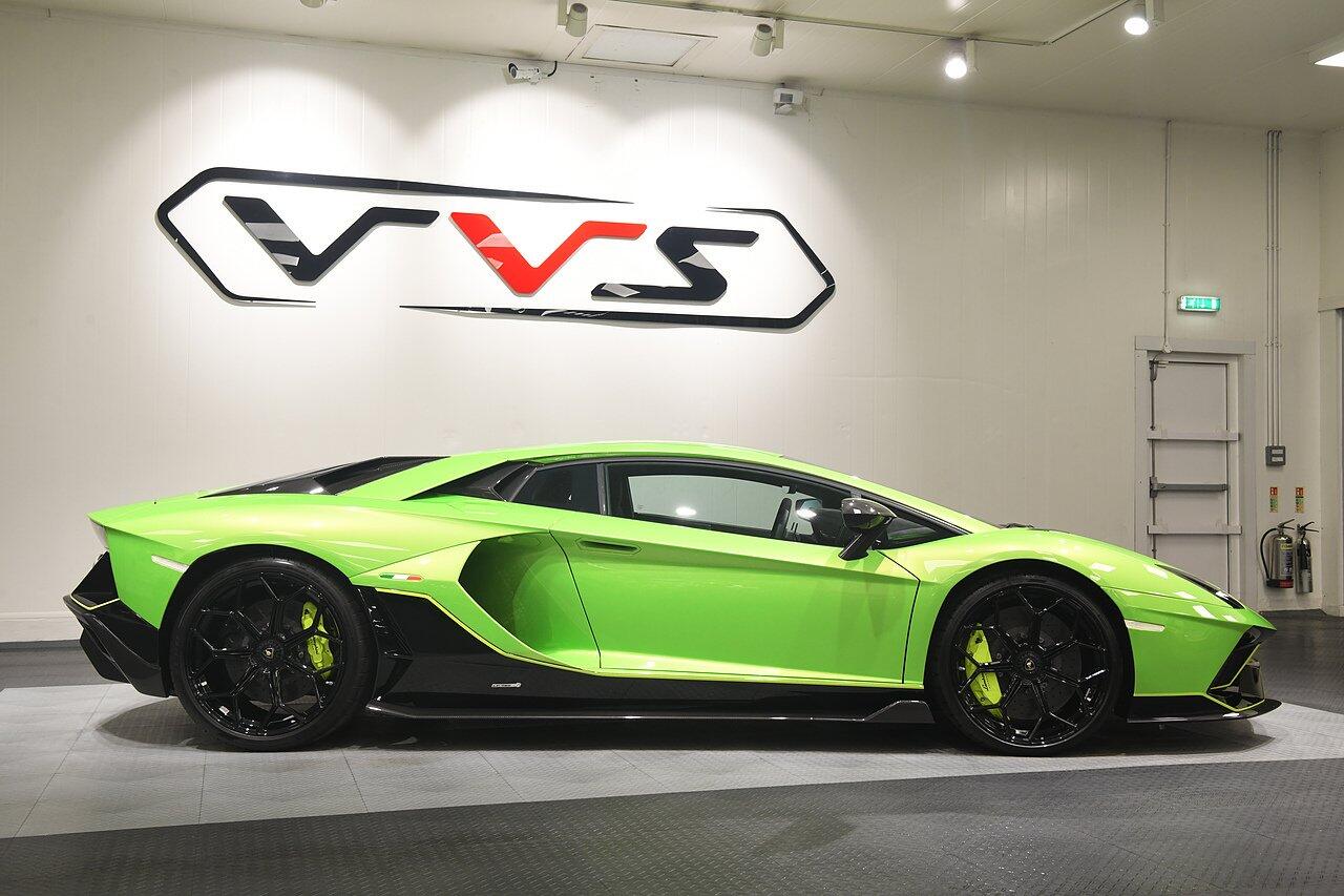Lamborghini Aventador view 2