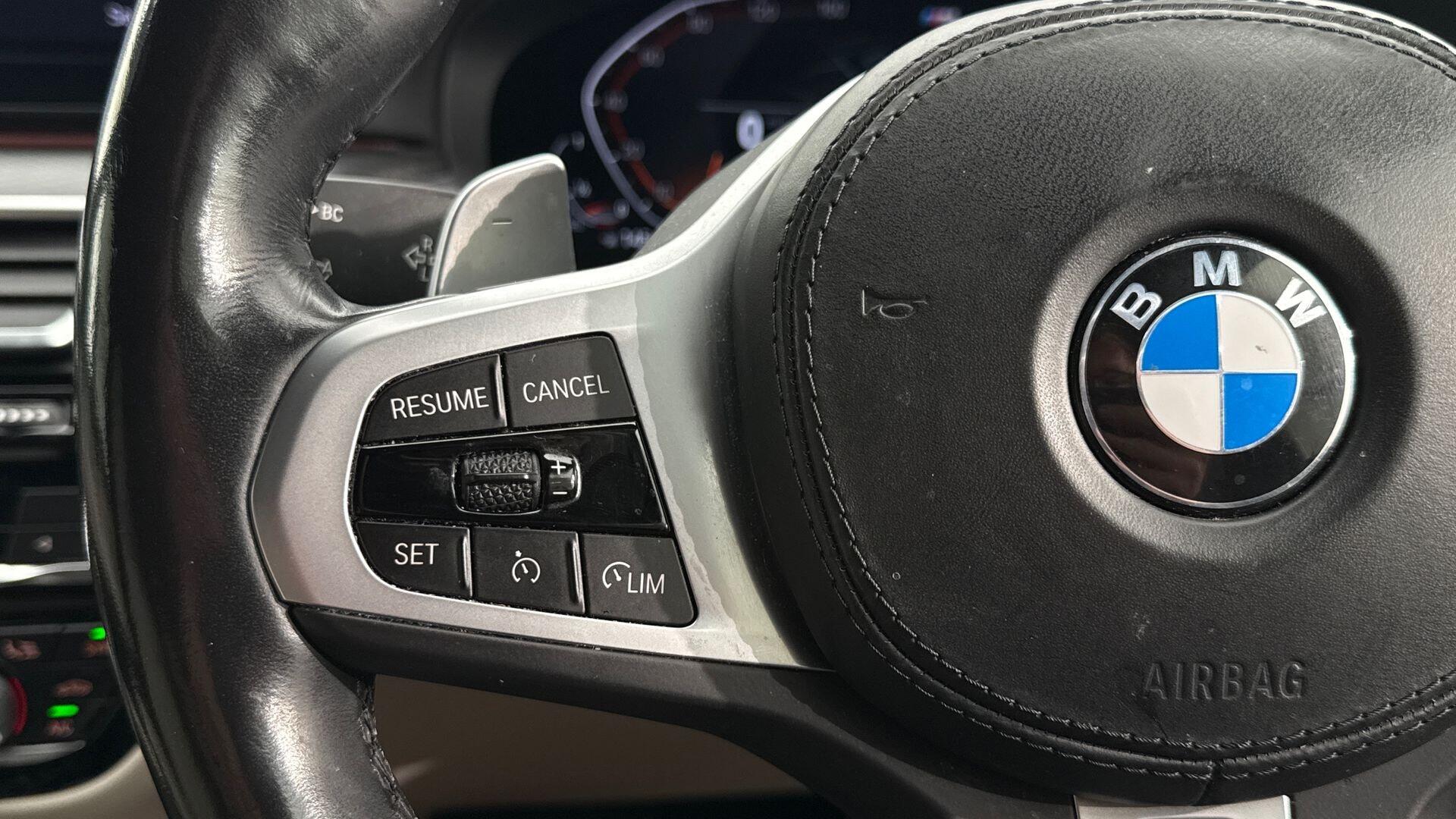 BMW 5 Series view 17