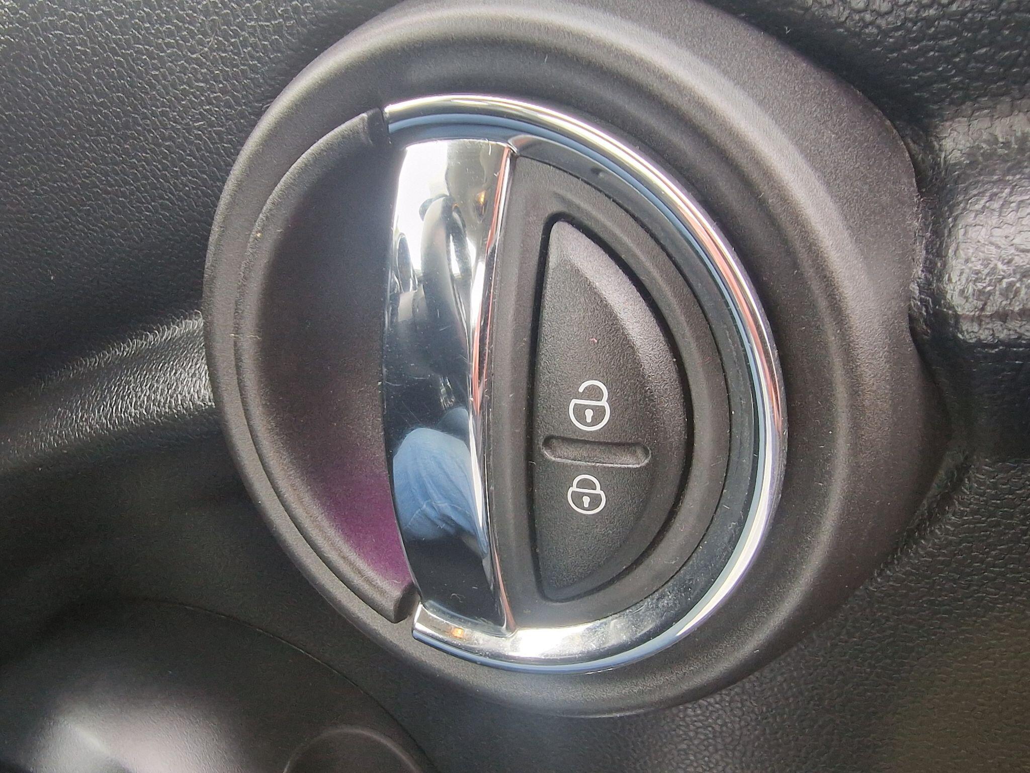 MINI Hatch view 49