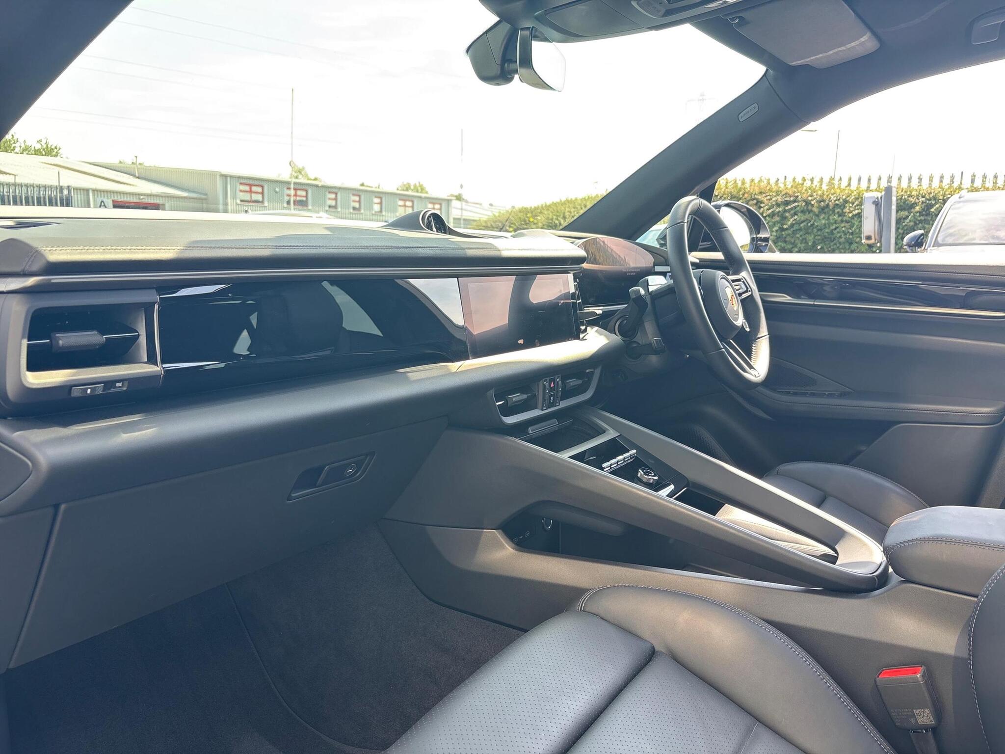 Porsche Macan view 13