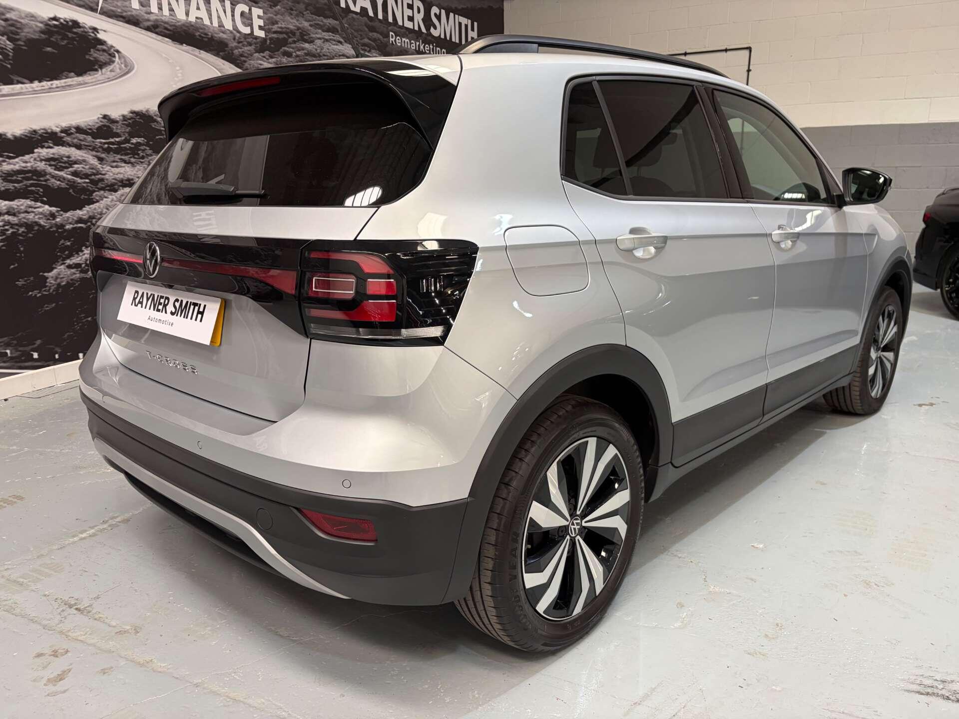 Volkswagen T-Cross view 11