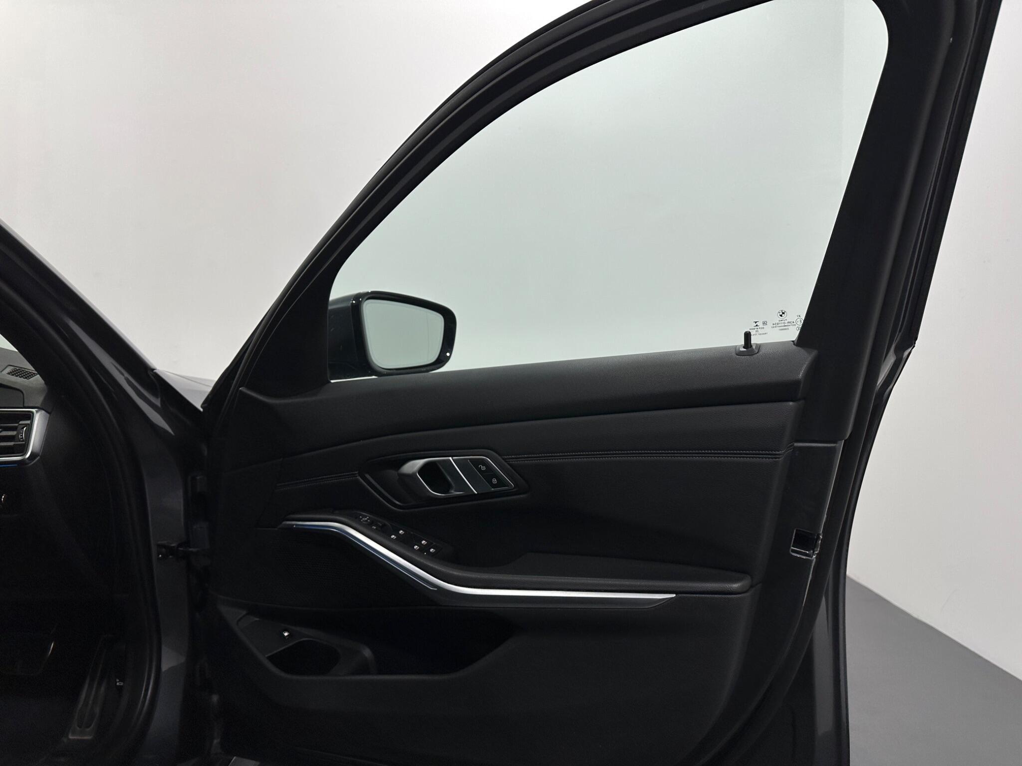 BMW 3 Series view 34