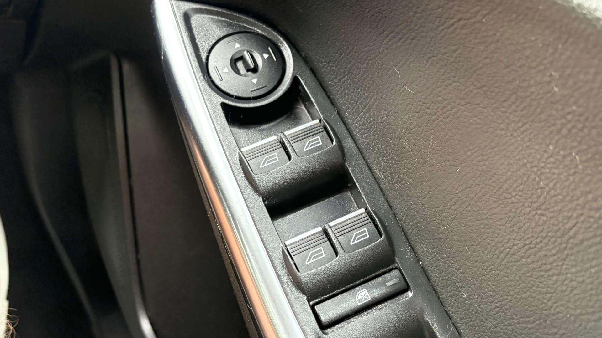 Ford Focus view 22