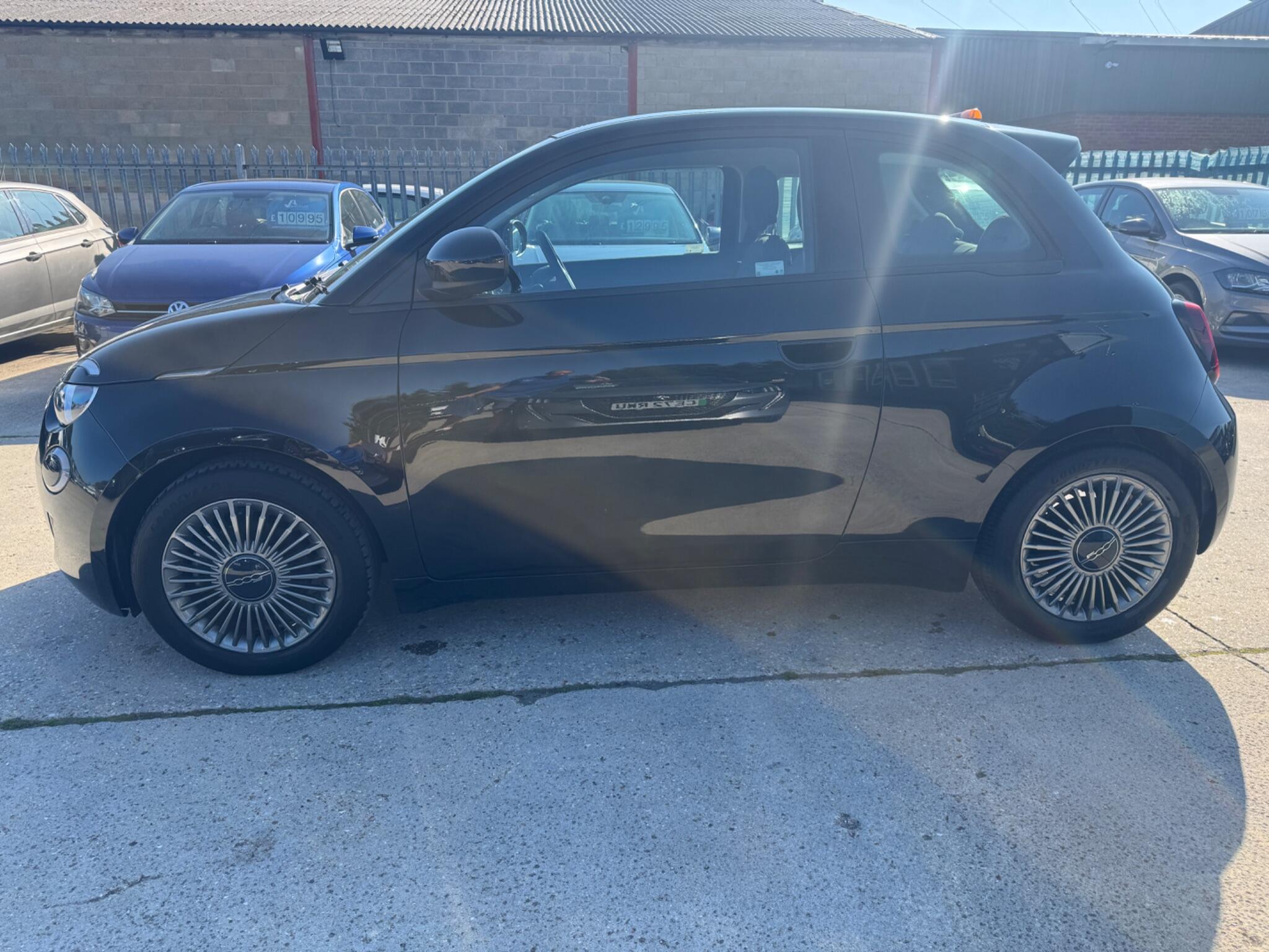 Fiat 500e view 9