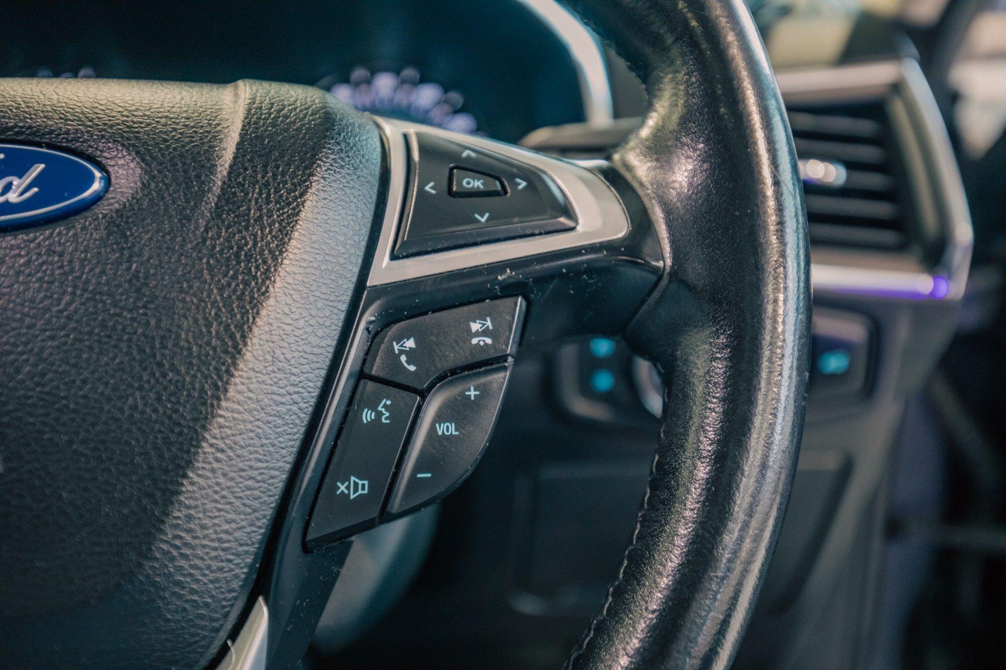 Ford Galaxy view 12
