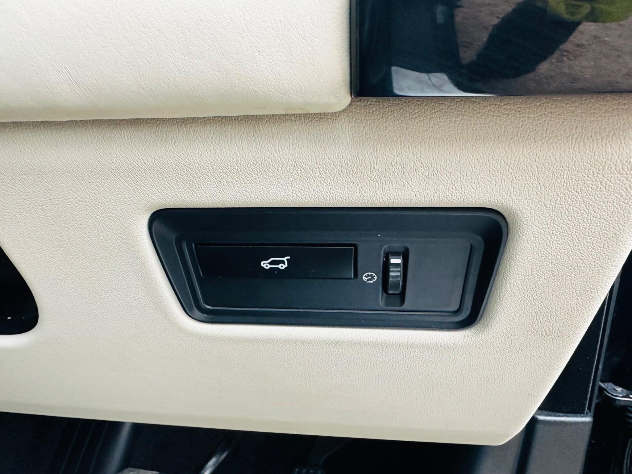 Land Rover Range Rover view 22