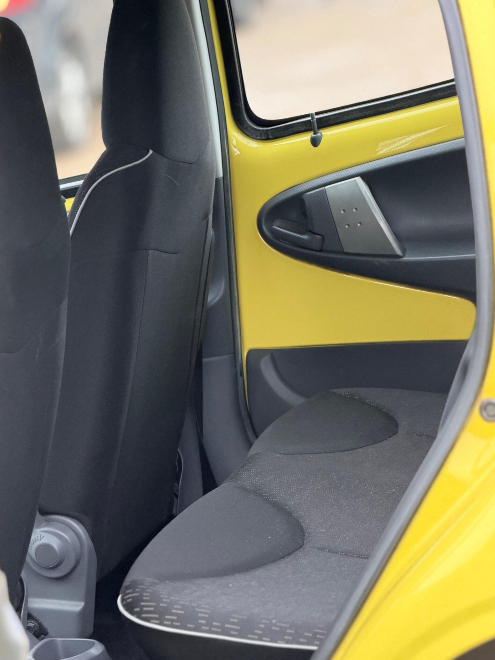 2010 Peugeot 107 1.0 12V Urban Euro 4 5dr image 19