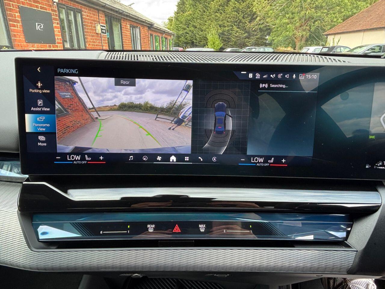 BMW 5 Series view 10