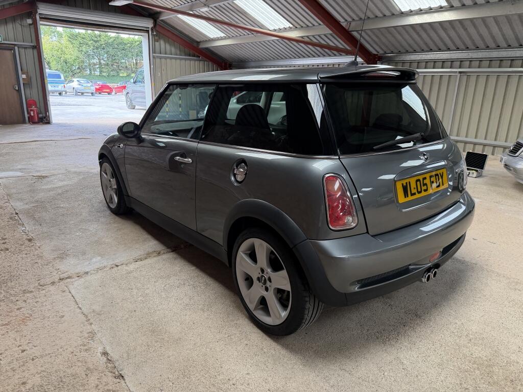 Mini Hatch view 8