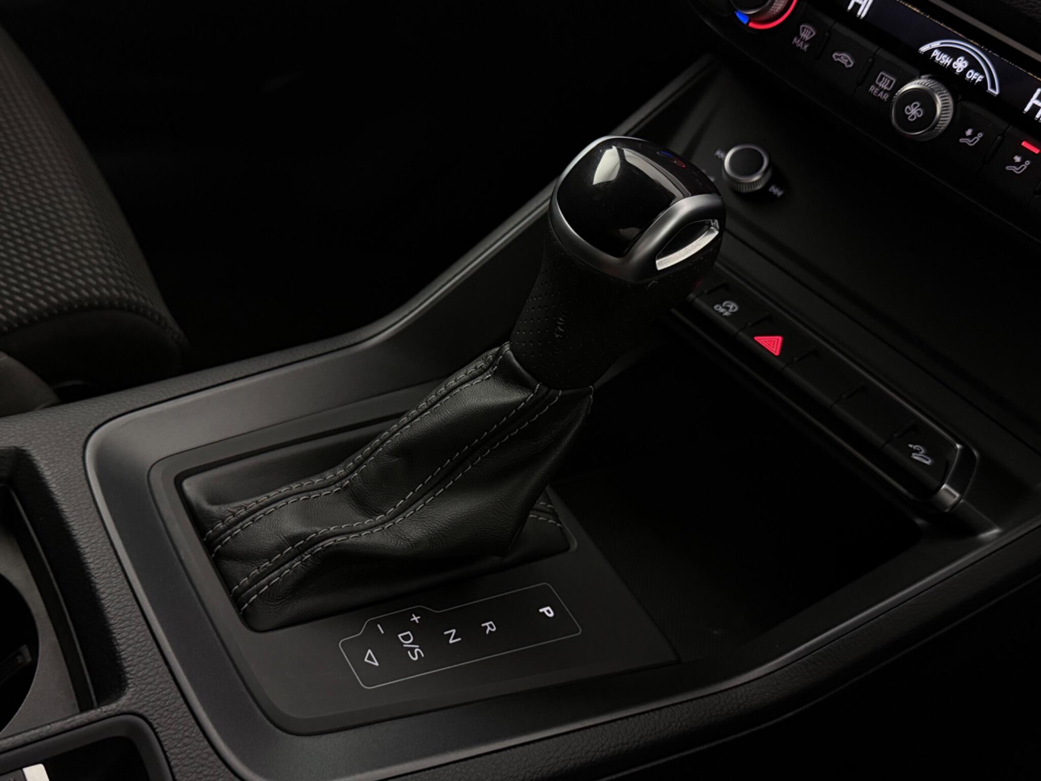 Audi Q3 view 21