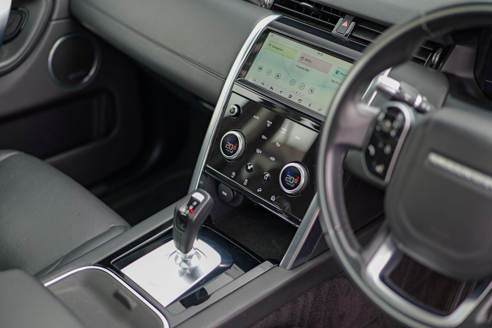 Land Rover Discovery Sport view 15
