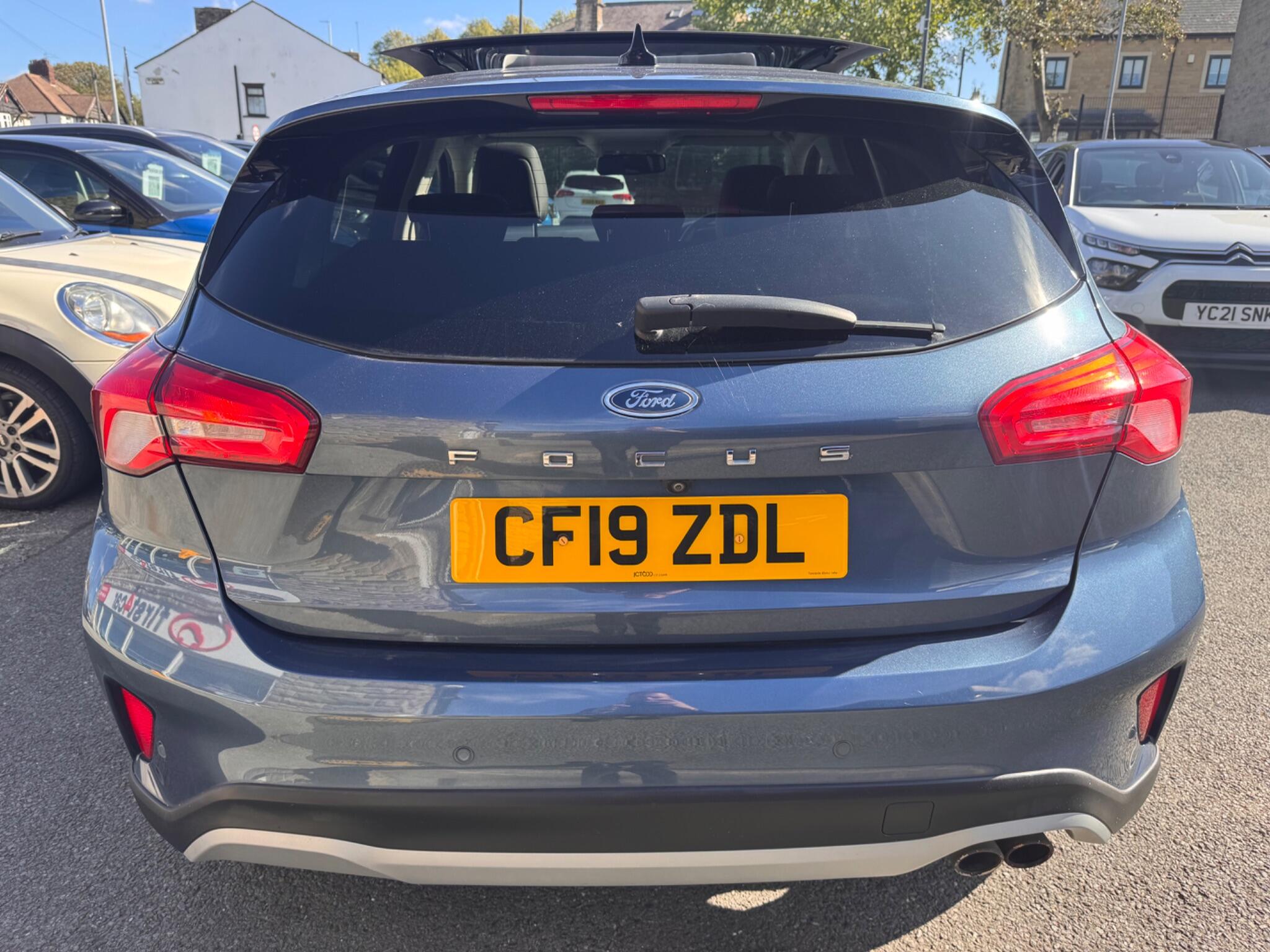 Ford Focus view 6
