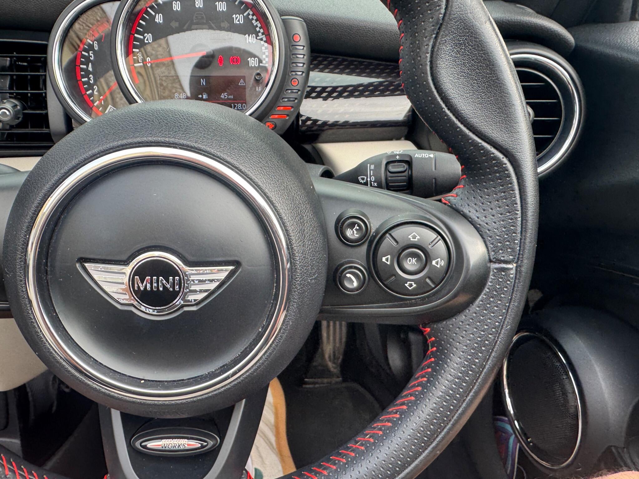 Mini Convertible view 61