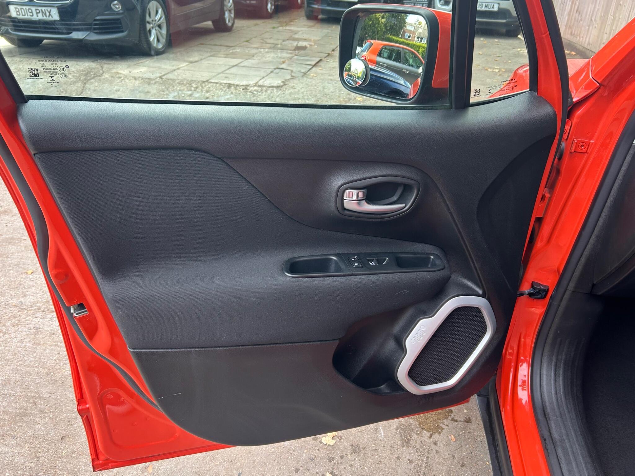 Jeep Renegade view 34