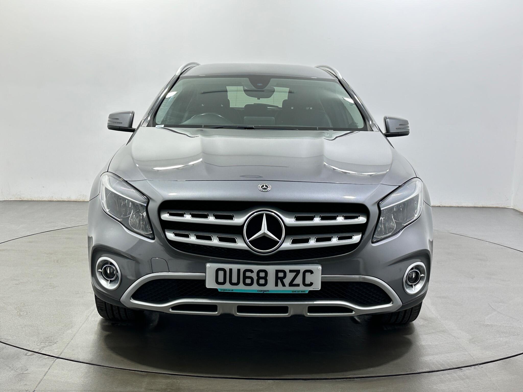Mercedes-Benz Gla view 3