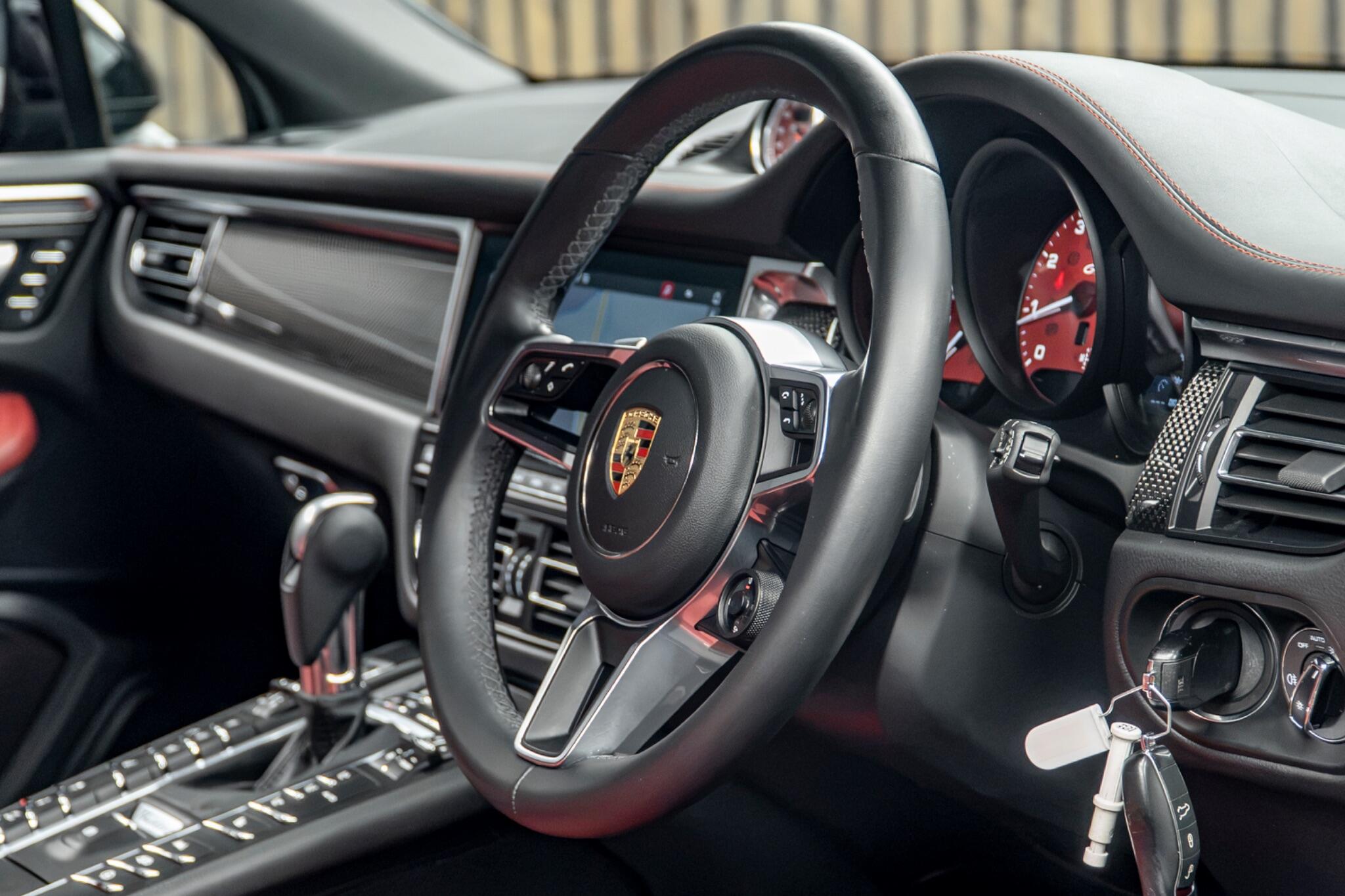 Porsche Macan view 26