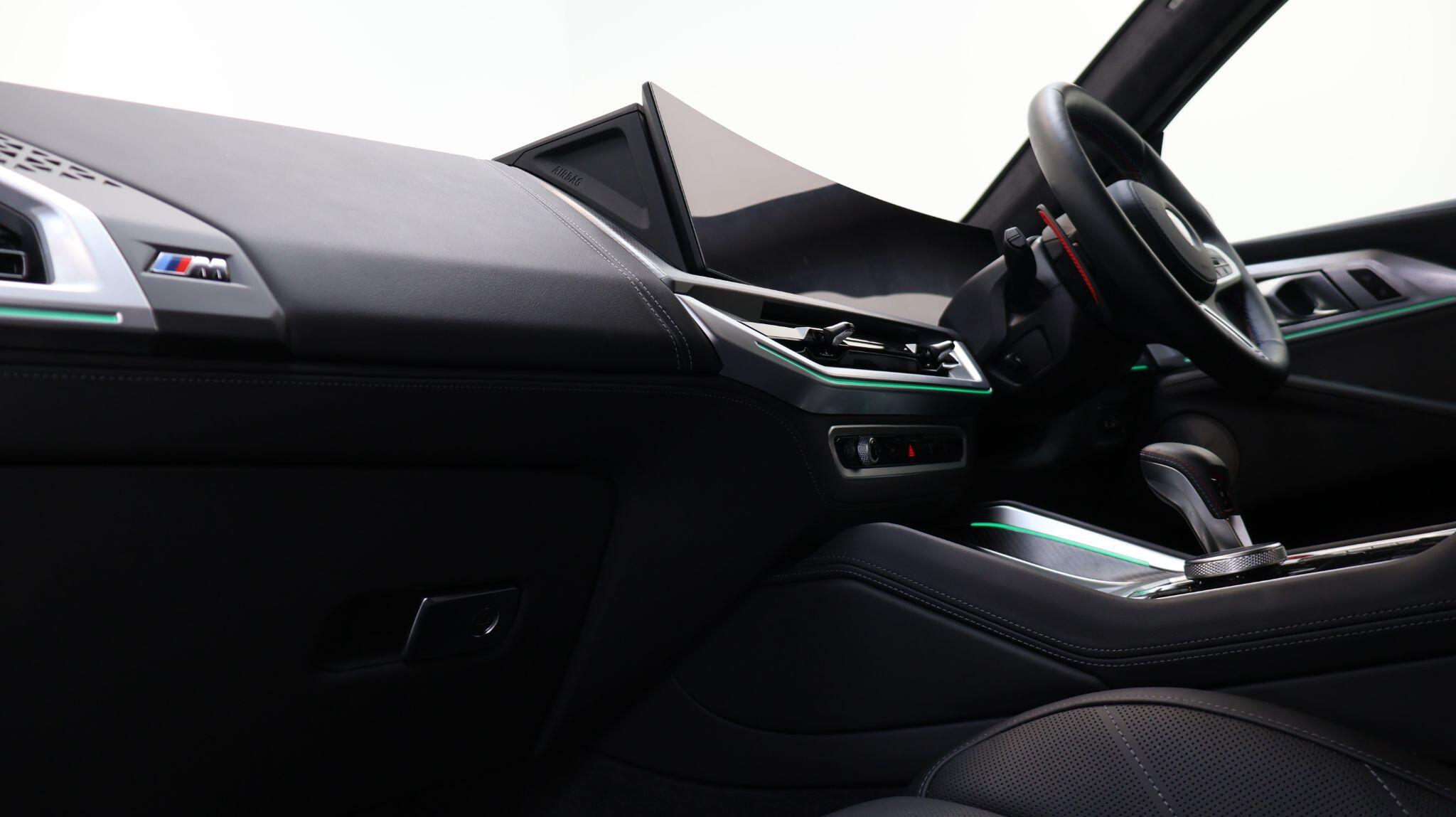 BMW XM view 28