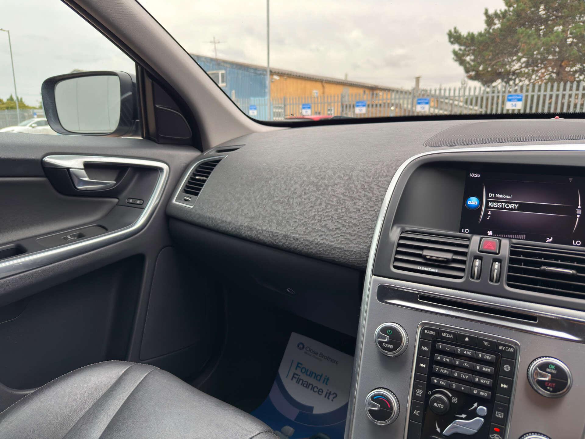 Volvo XC60 view 44