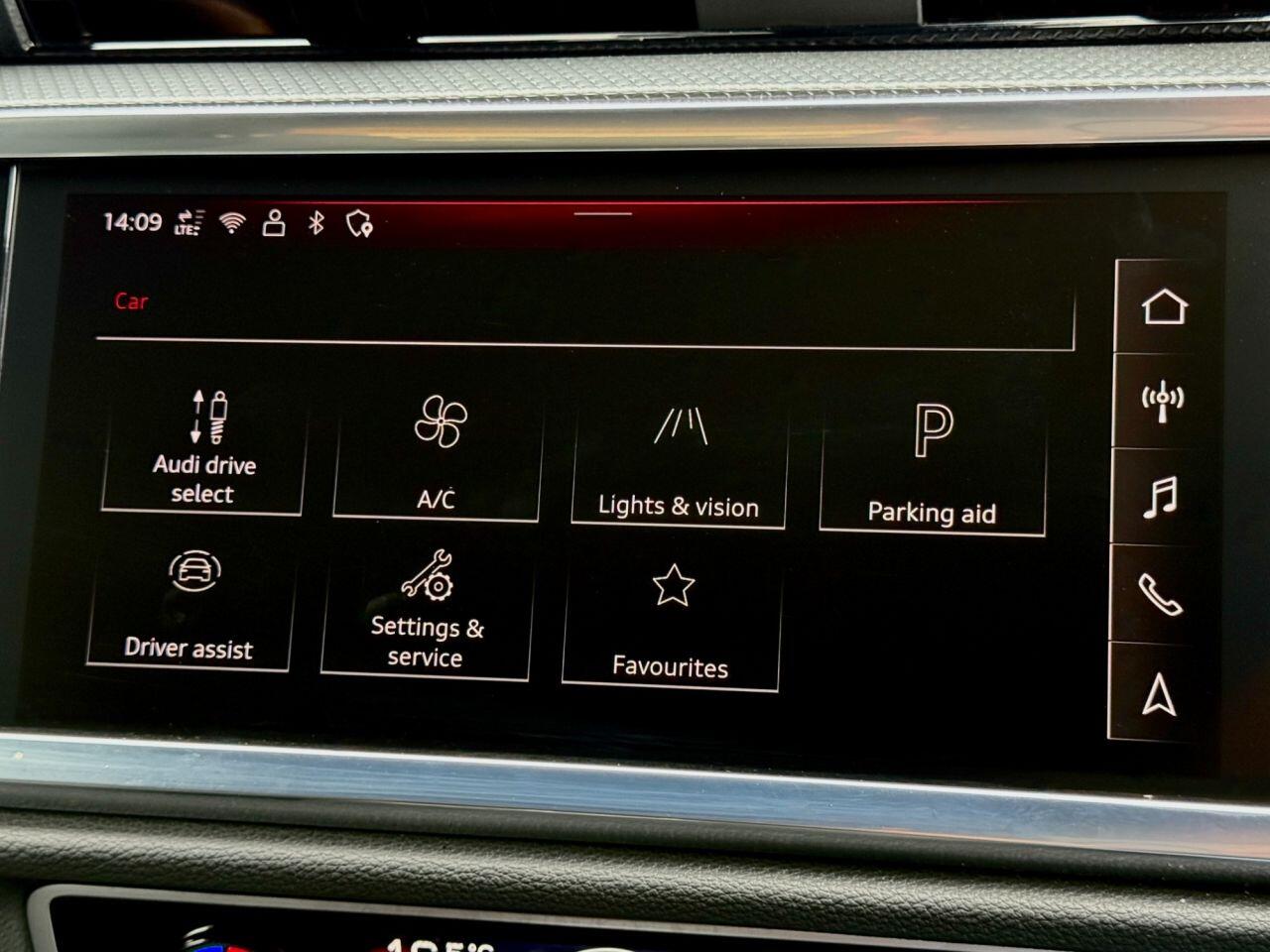 Audi Q3 view 18