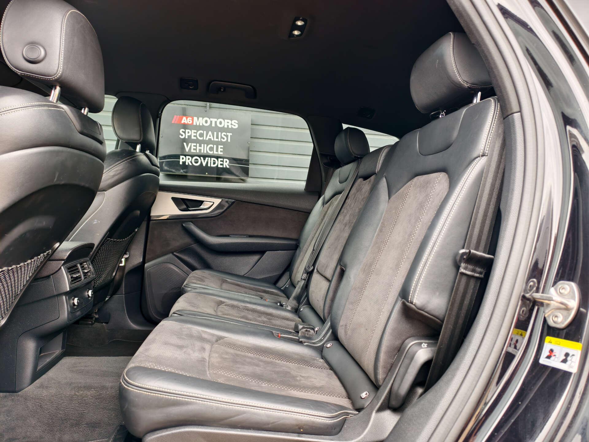 Audi Q7 view 25