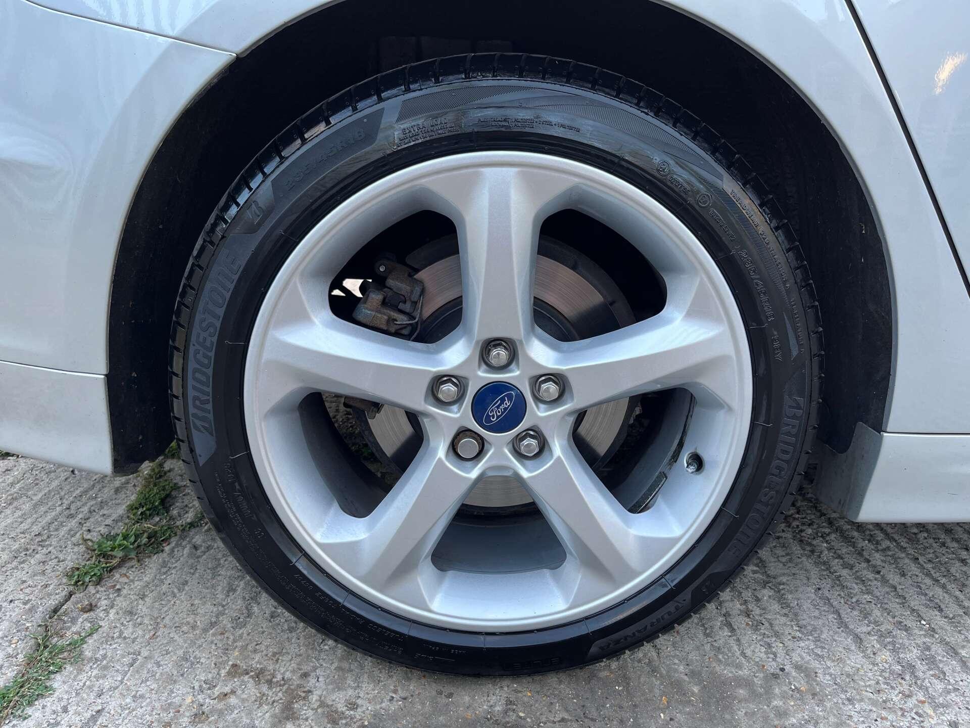 Ford Mondeo view 31