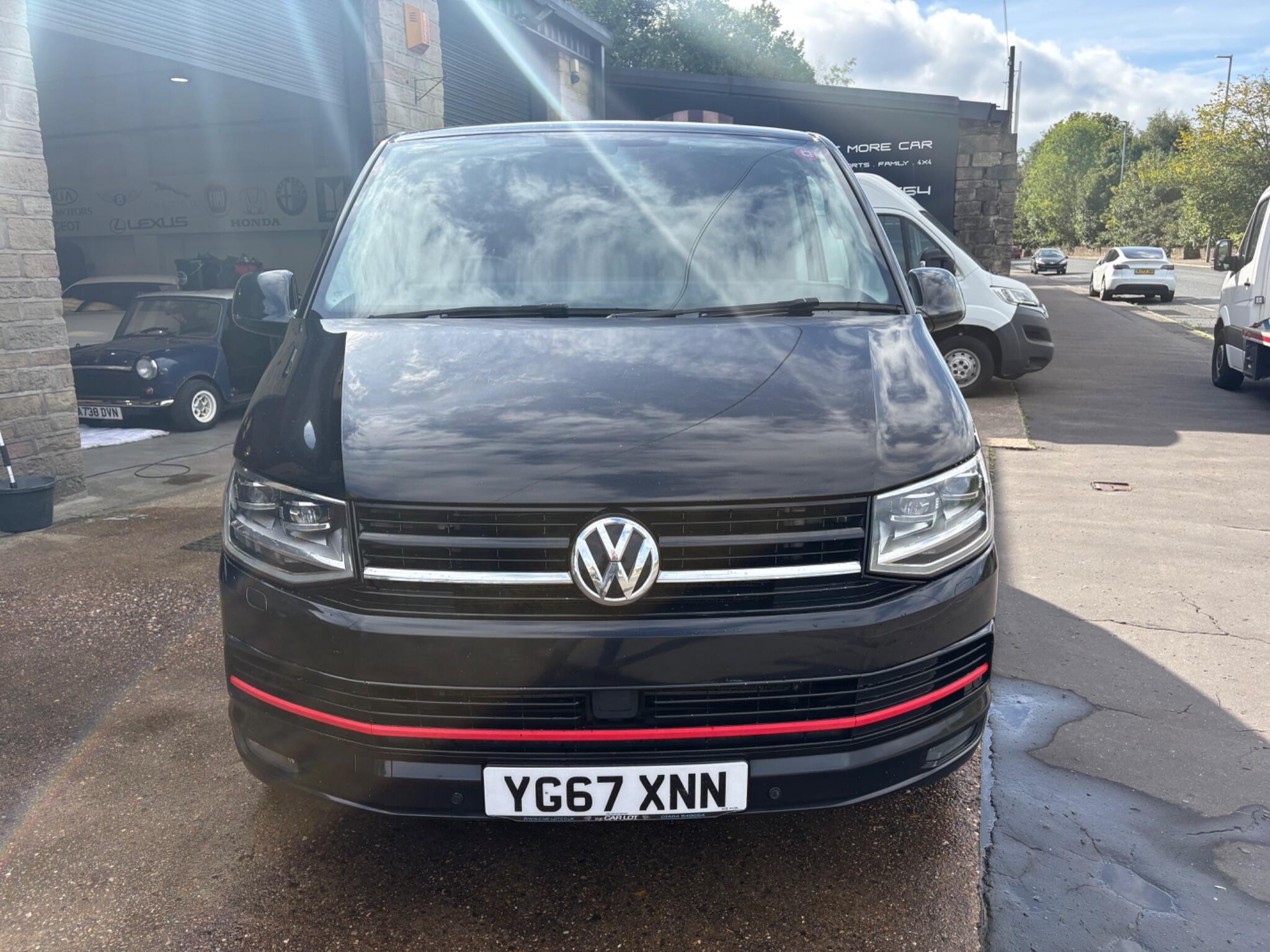 Volkswagen Transporter view 3