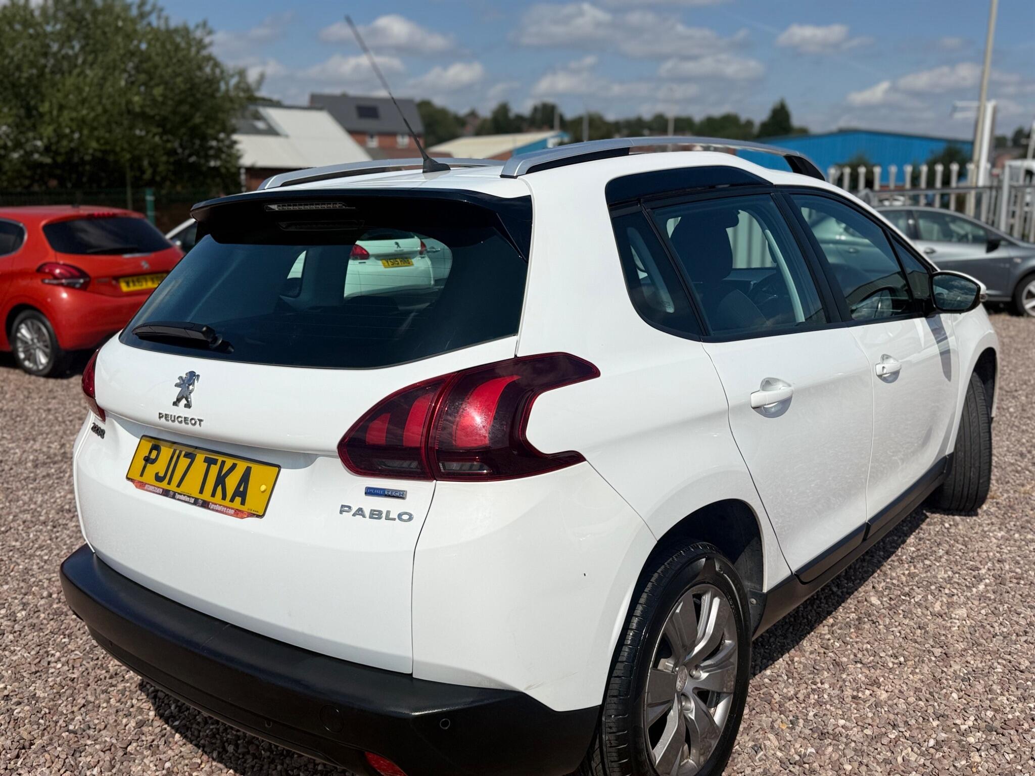 Peugeot 2008 view 11
