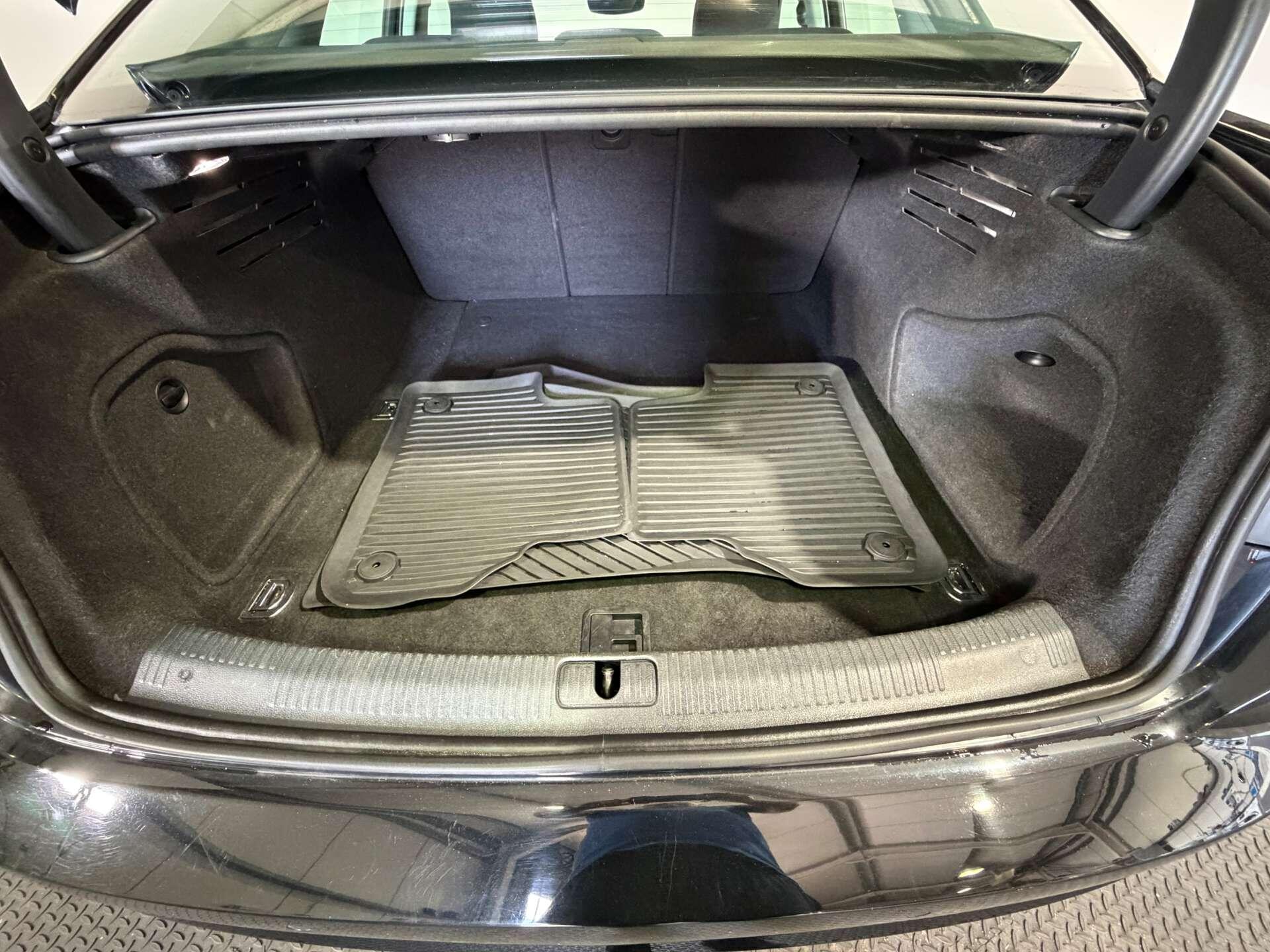 Audi A4 view 12