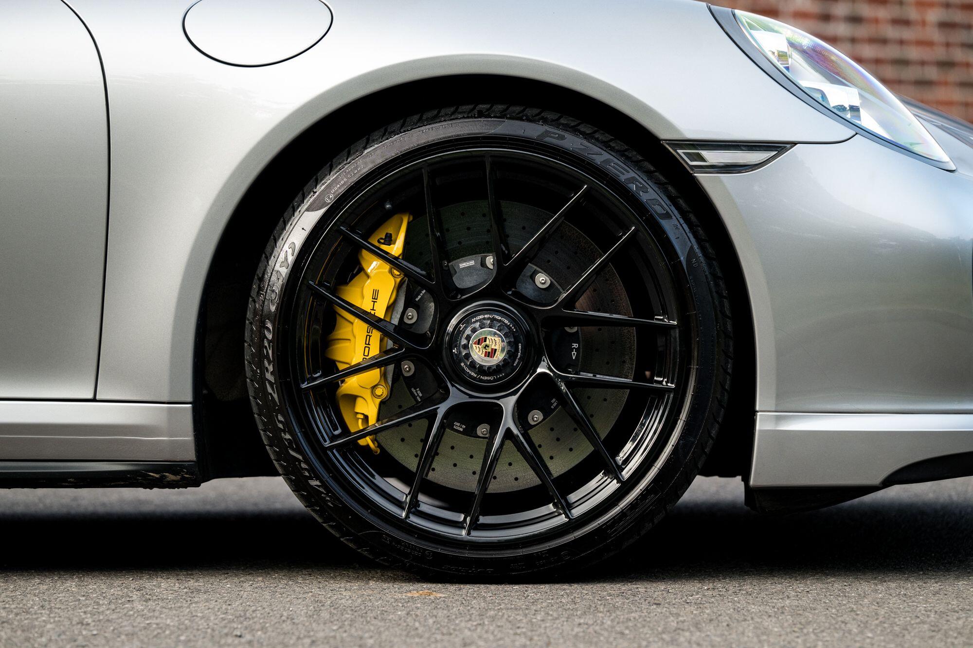 Porsche 911 view 22