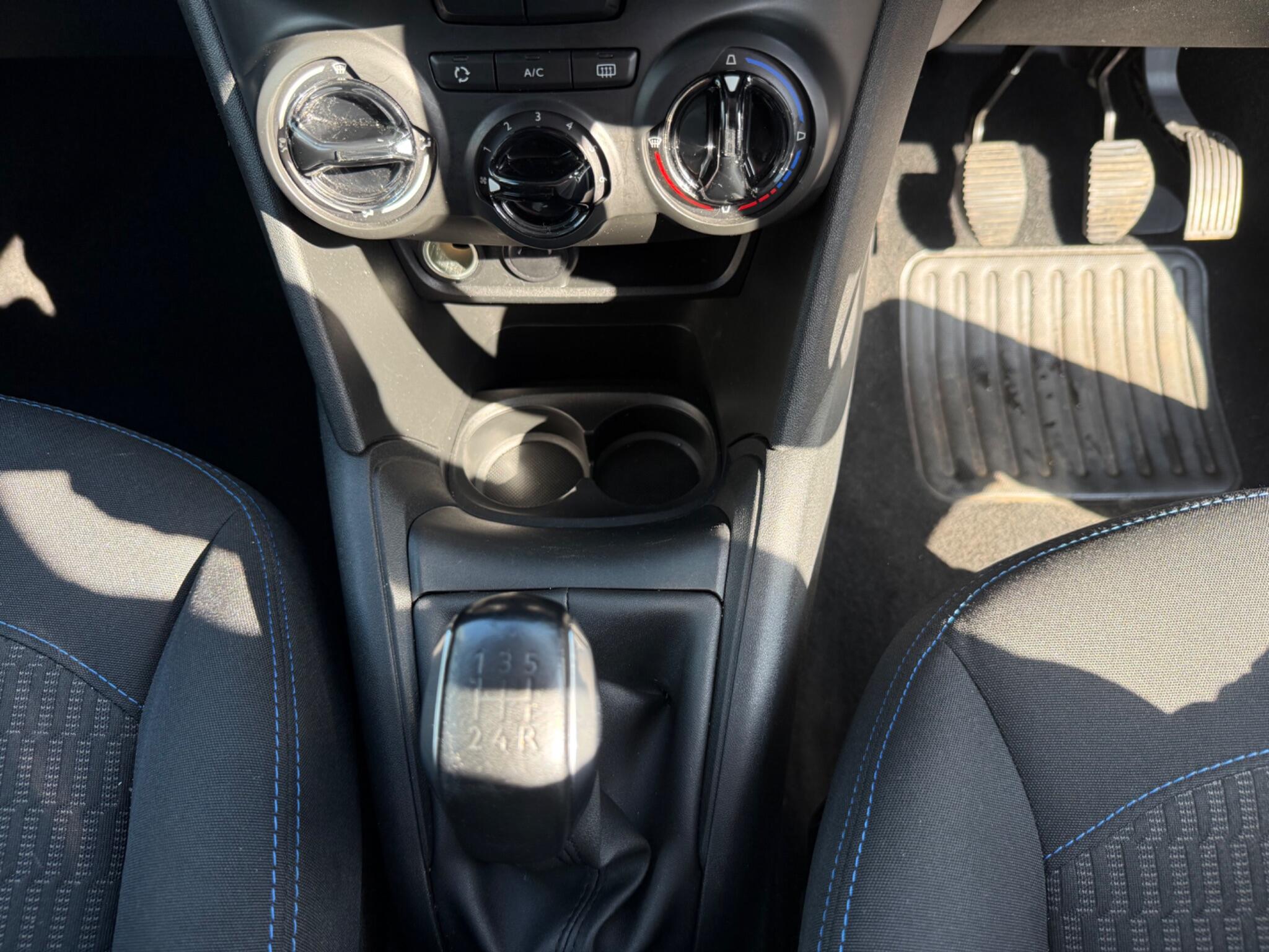 Peugeot 208 view 14