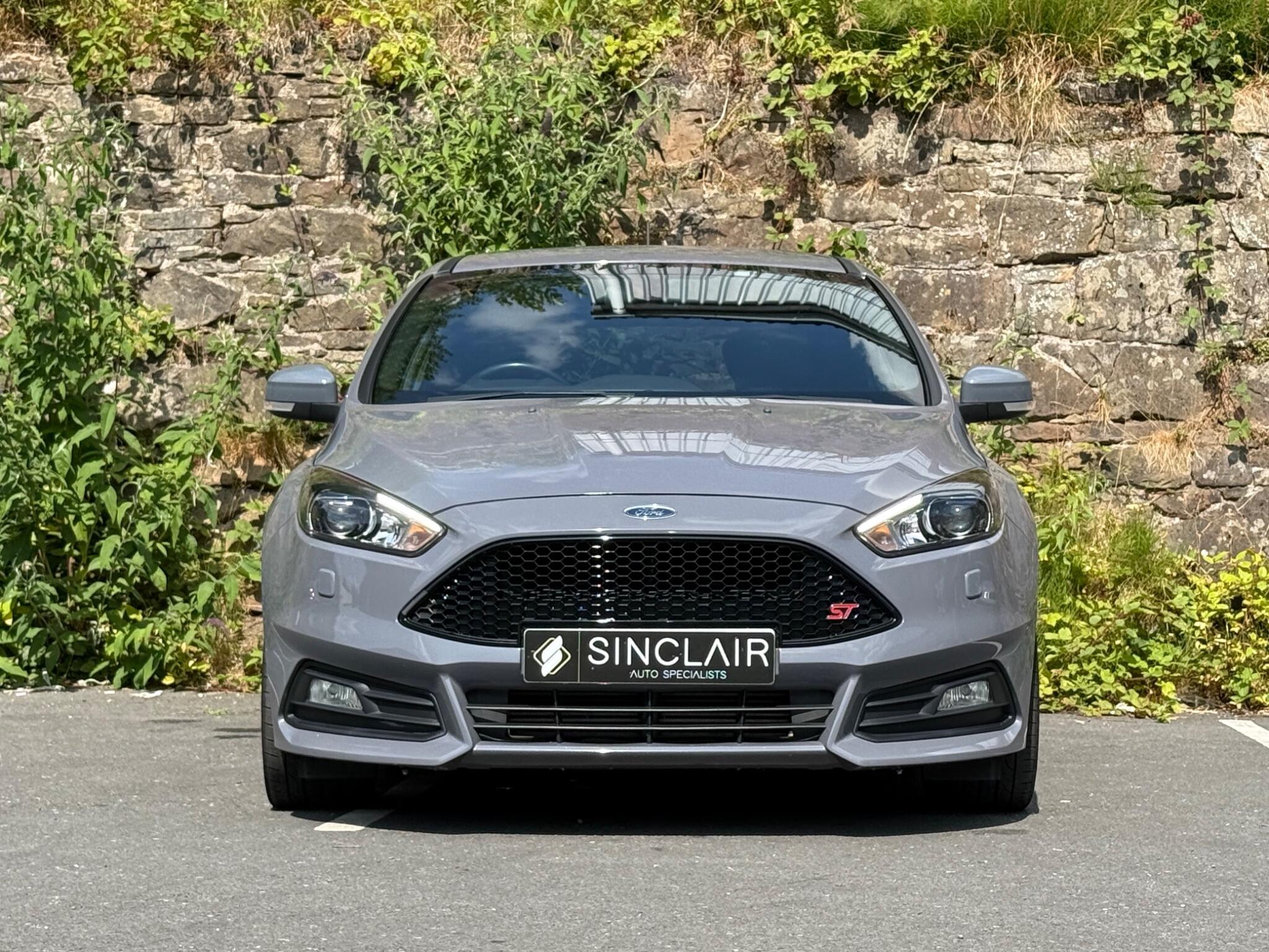 Ford Focus view 2