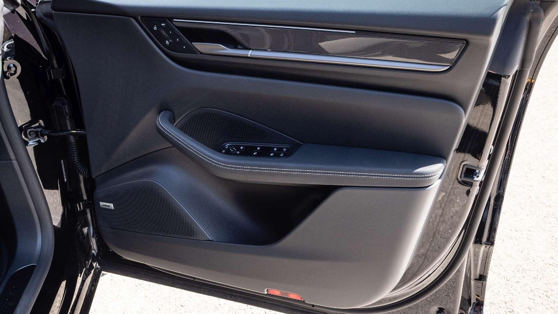 Porsche Macan view 27
