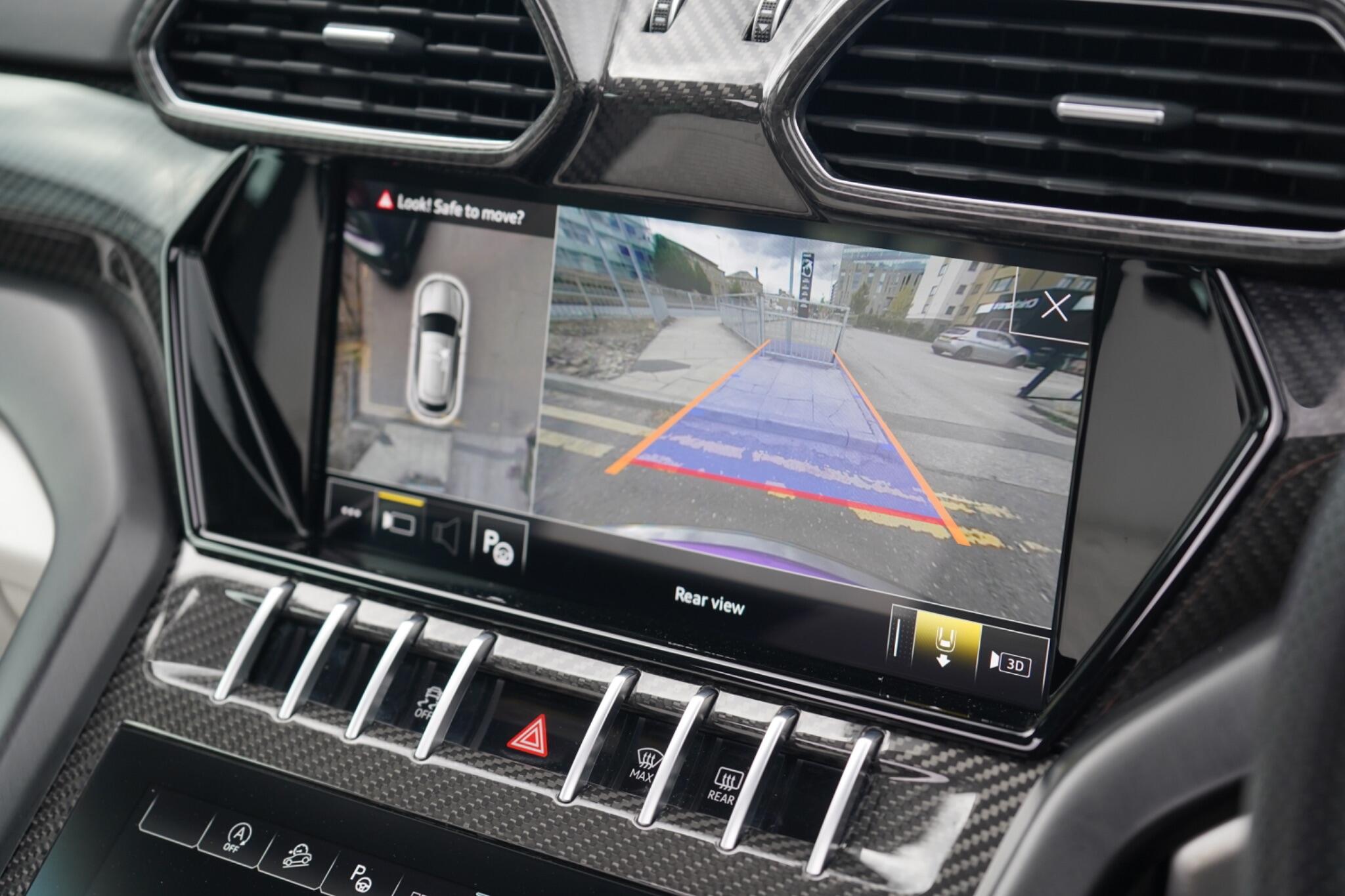 Lamborghini Urus view 34