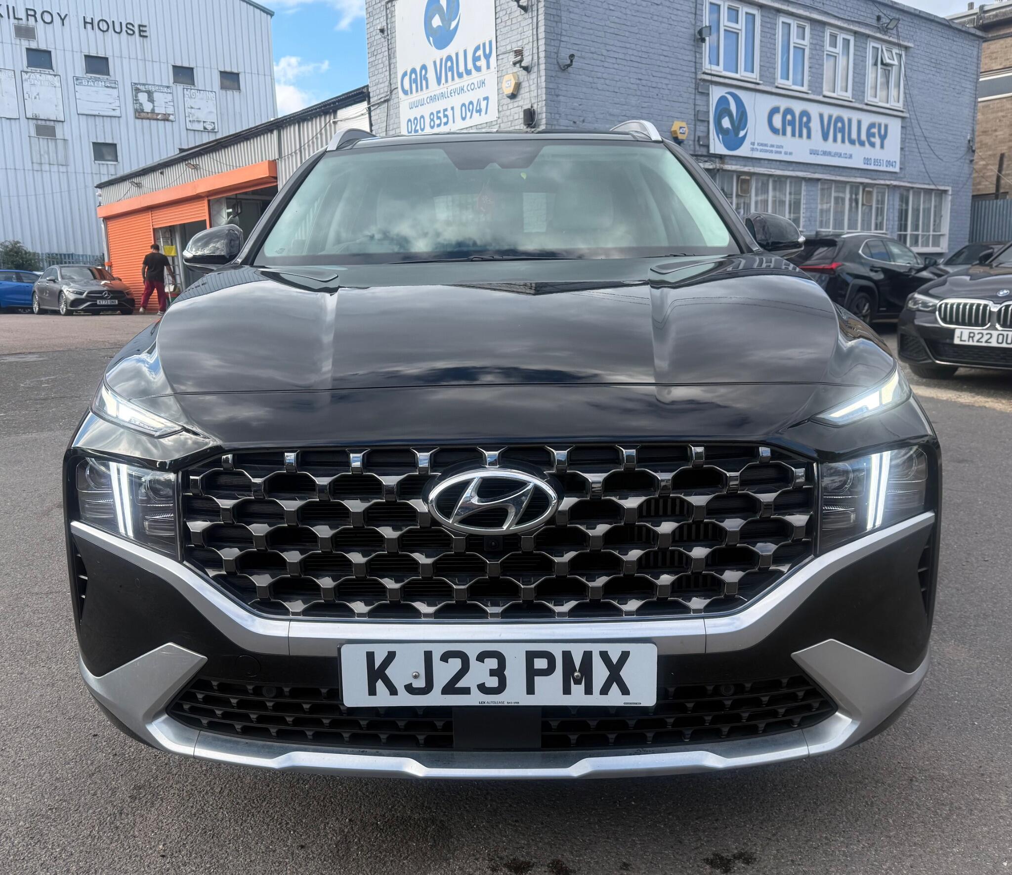 Hyundai Santa Fe view 3