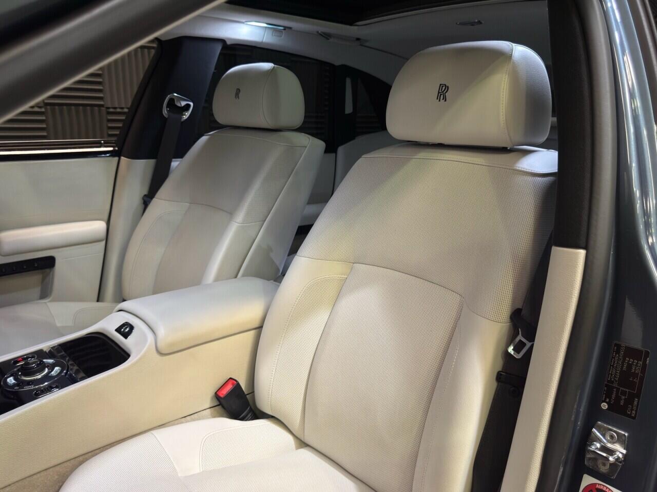 Rolls-Royce Ghost view 29