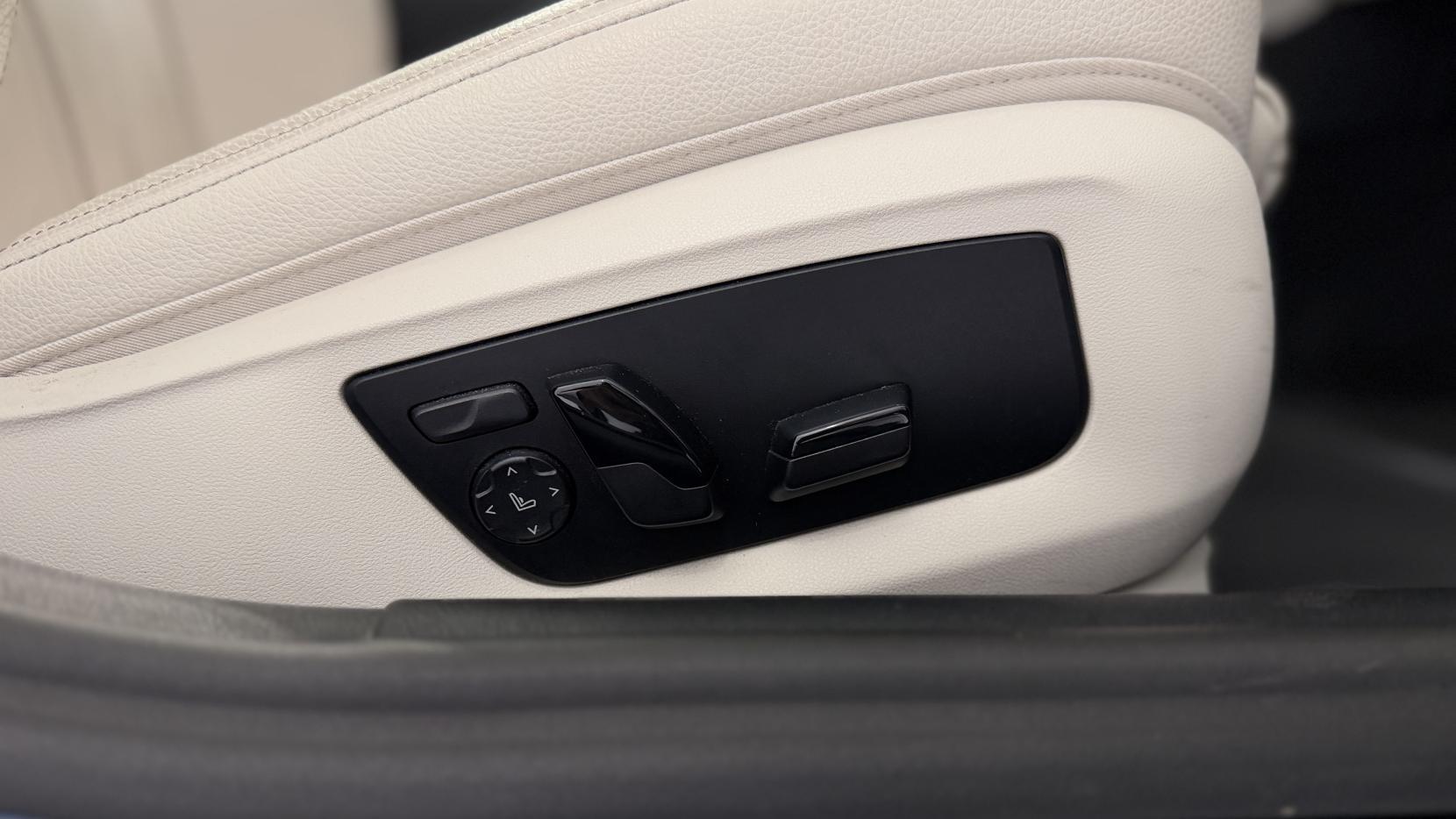 BMW 5 Series view 31