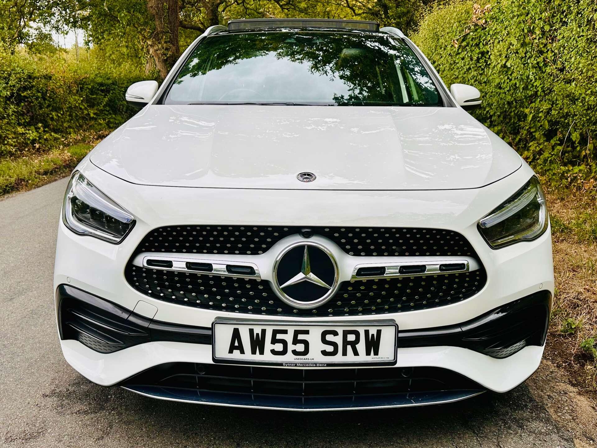 Mercedes-Benz Gla view 3