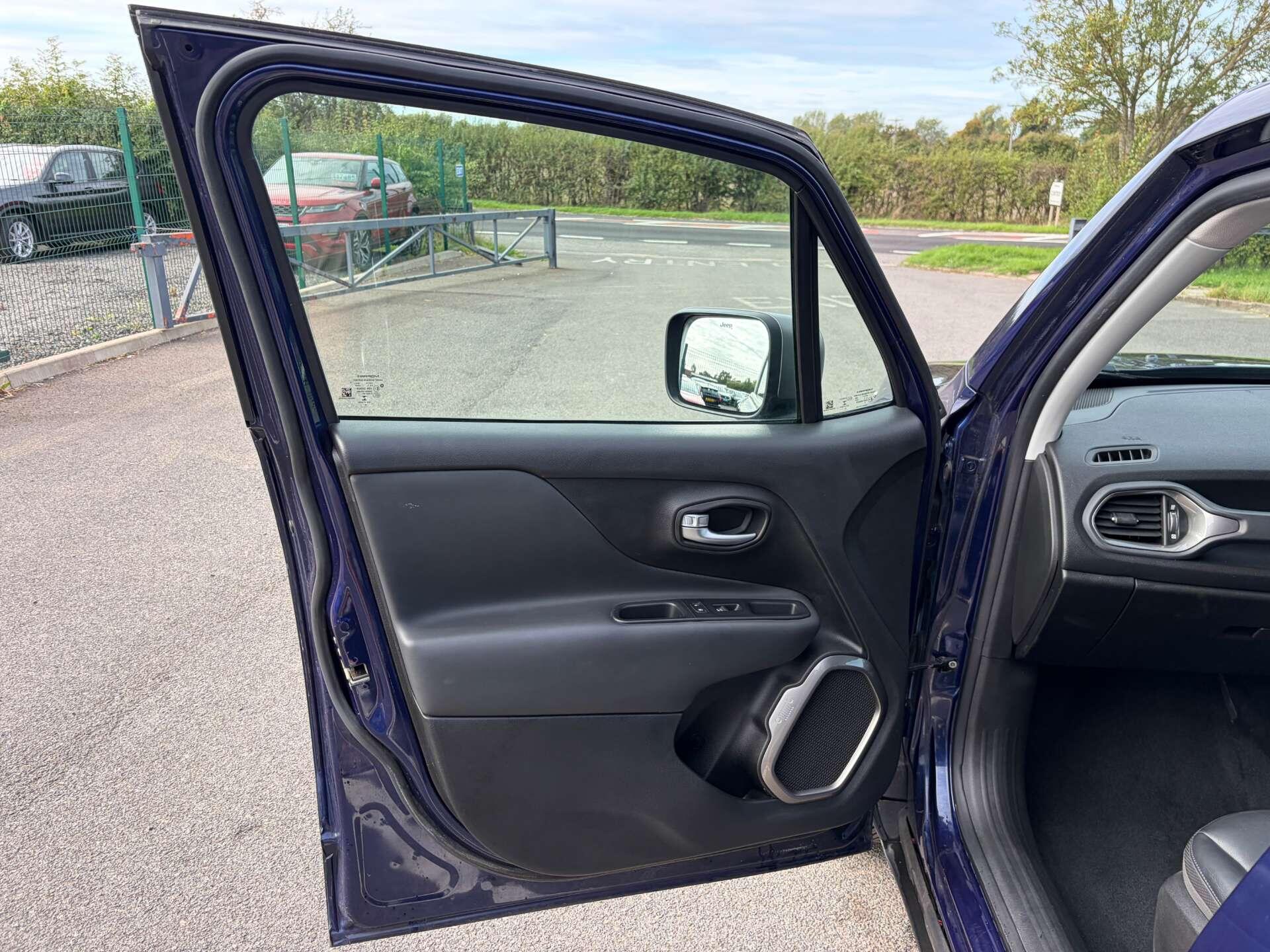 Jeep Renegade view 14