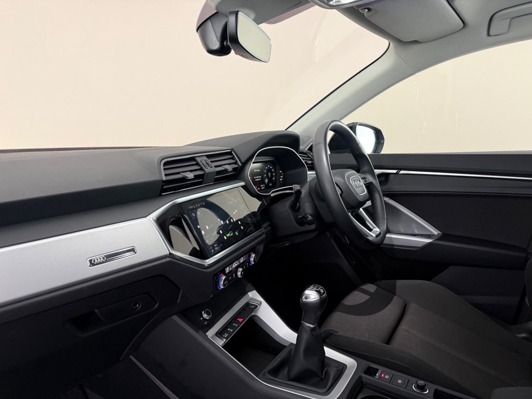 Audi Q3 view 4