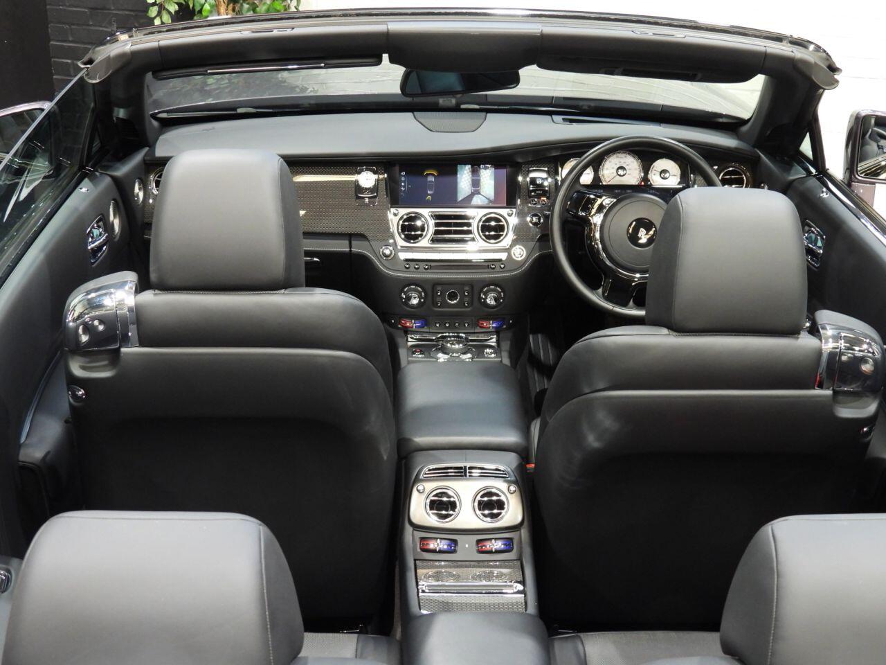 Rolls-Royce Dawn view 33