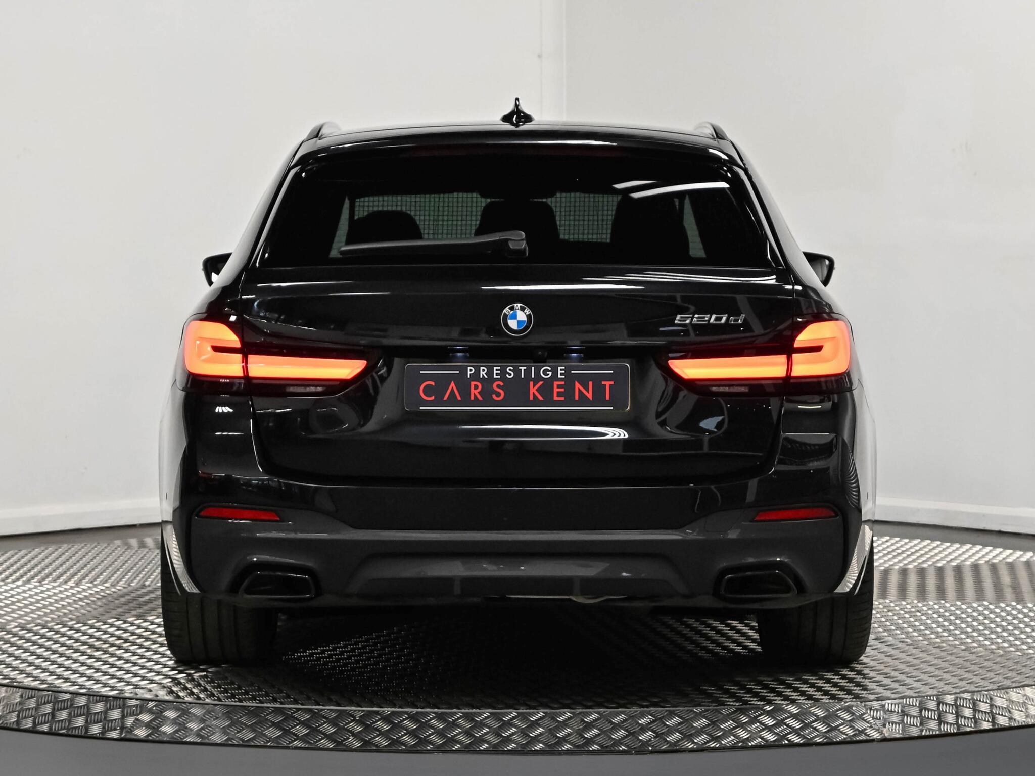 BMW 5 Series view 21