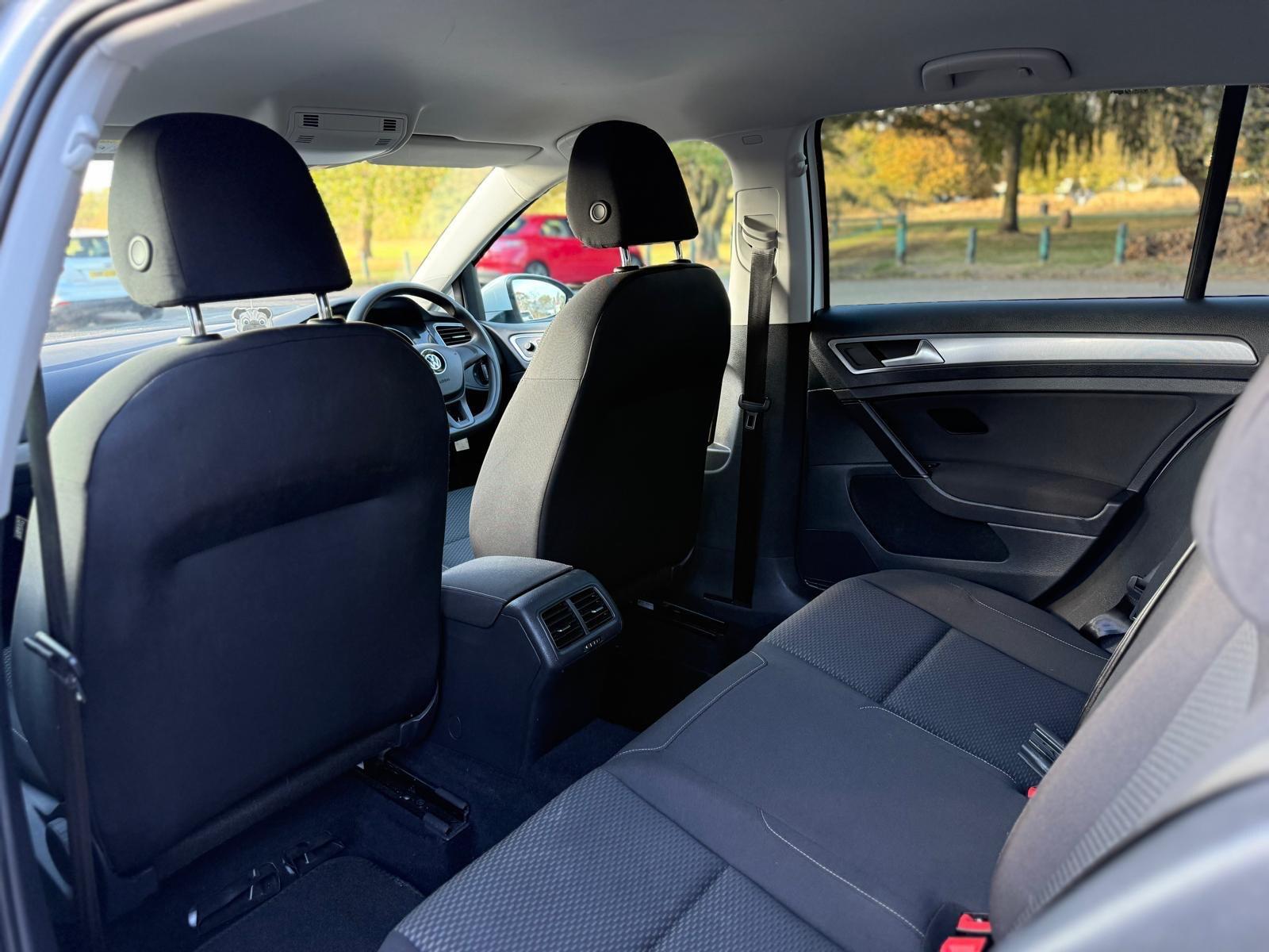Volkswagen Golf view 34