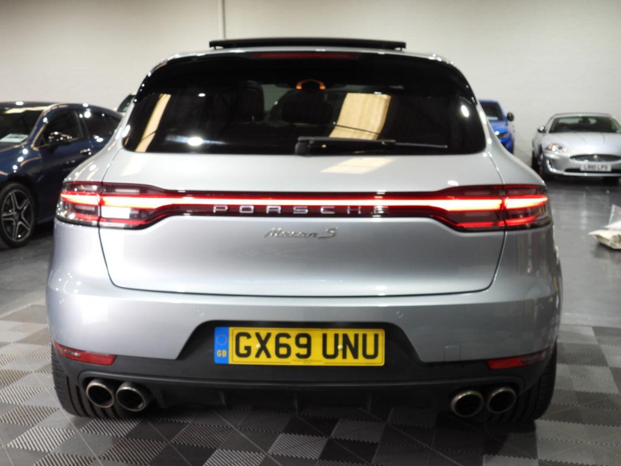 Porsche Macan view 13